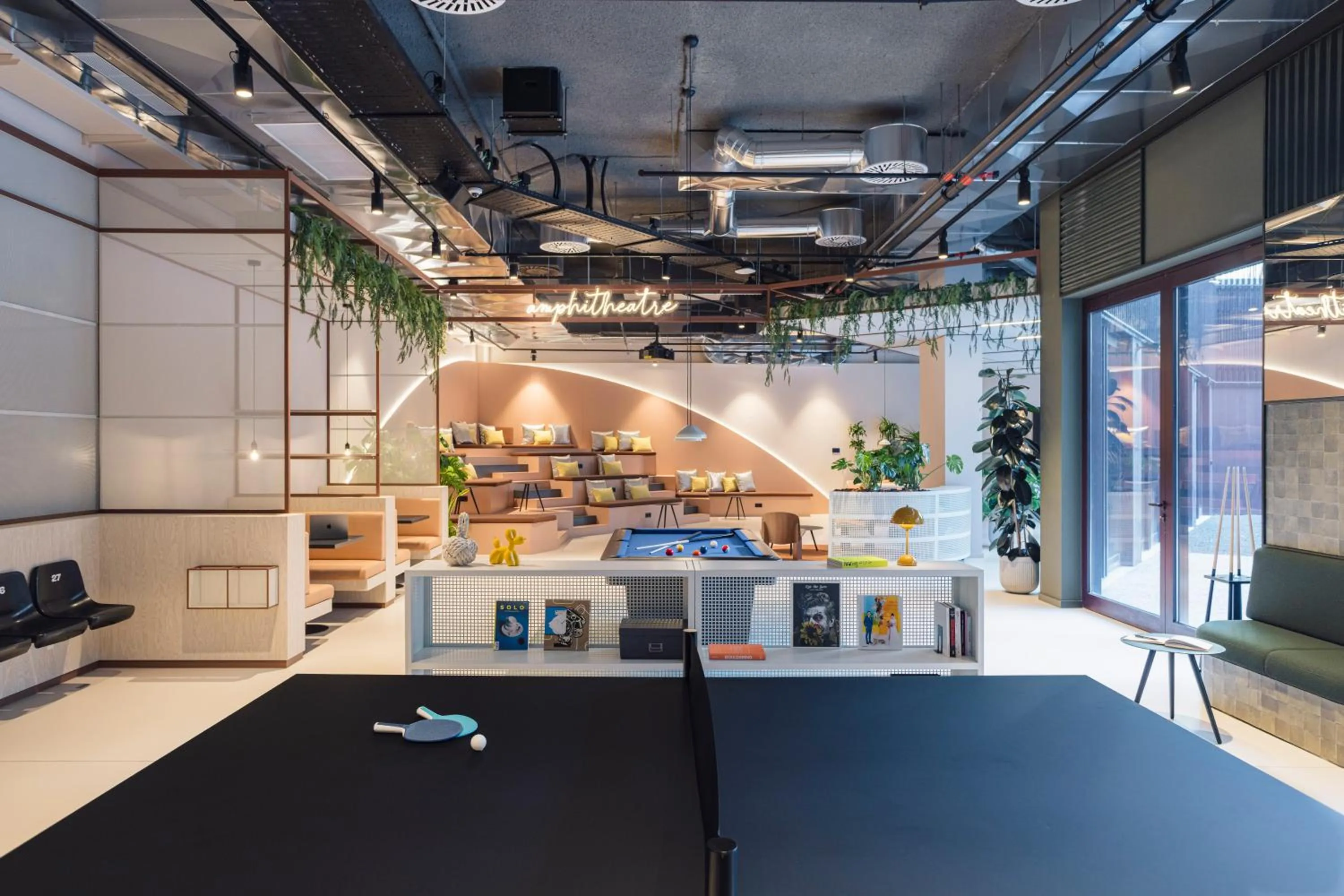 Entertainment in The Social Hub Porto