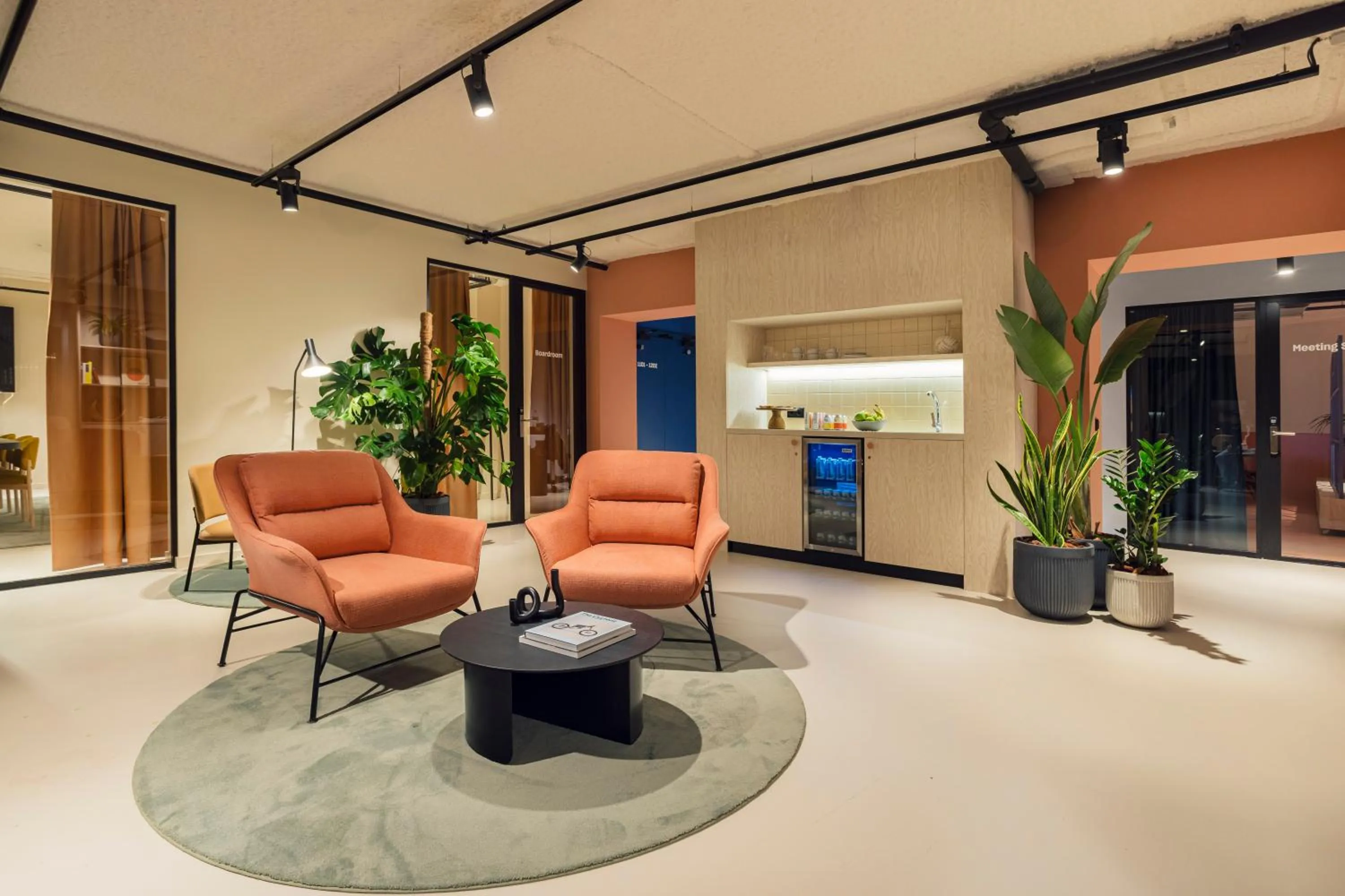 Dining area in The Social Hub Porto