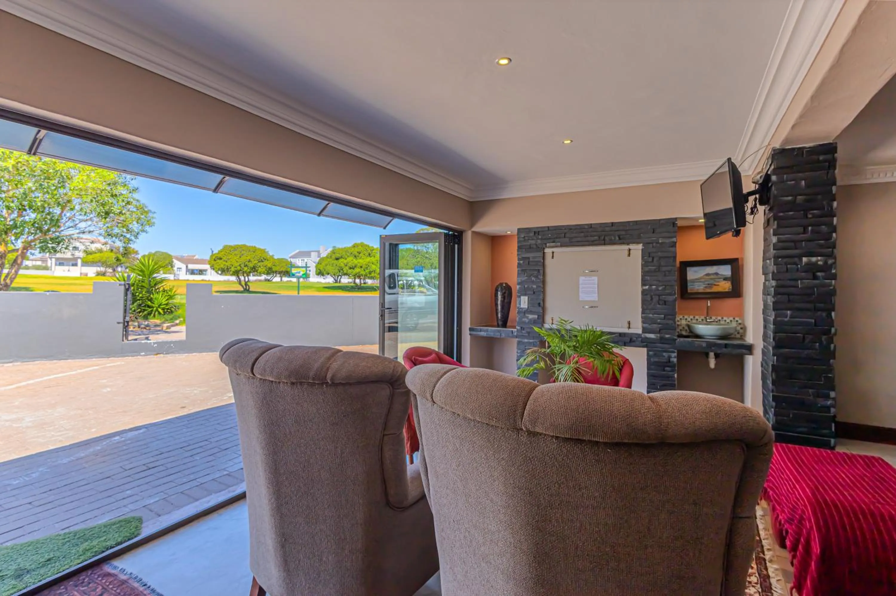 Communal lounge/ TV room in Holiday Guest House Langebaan