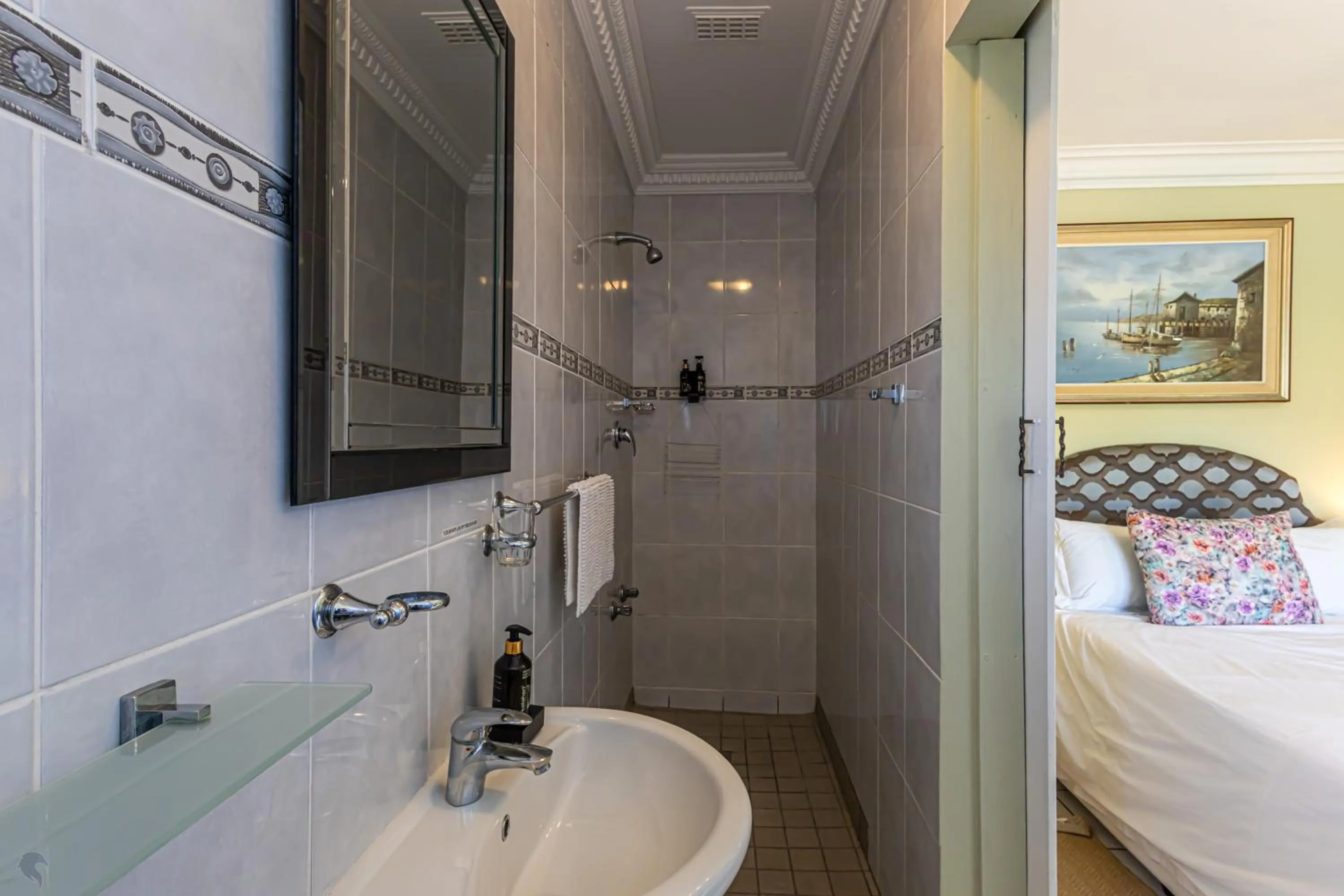 Shower in Holiday Guest House Langebaan