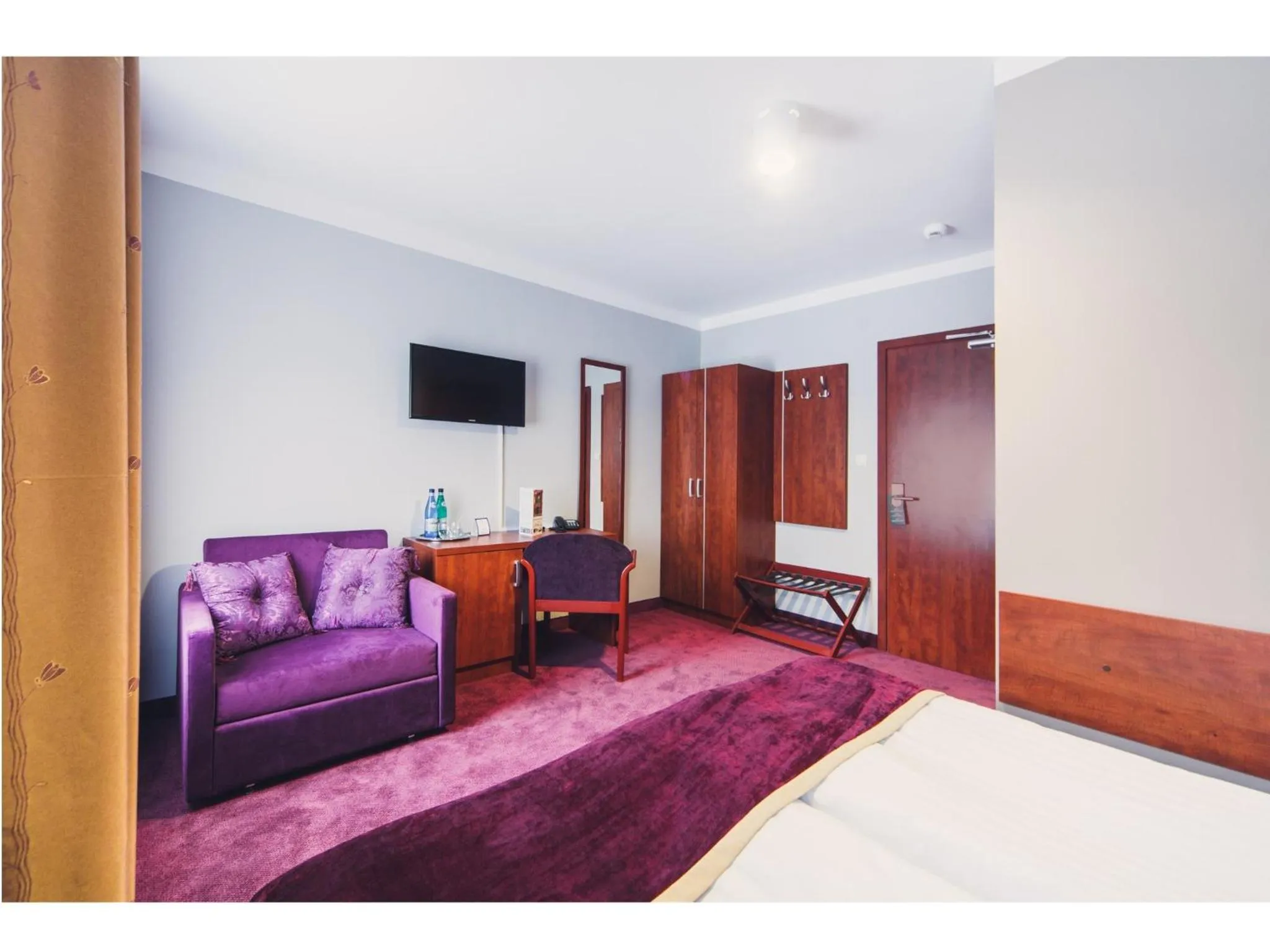 Photo of the whole room, Bed in Hotel Chmielna Warsaw