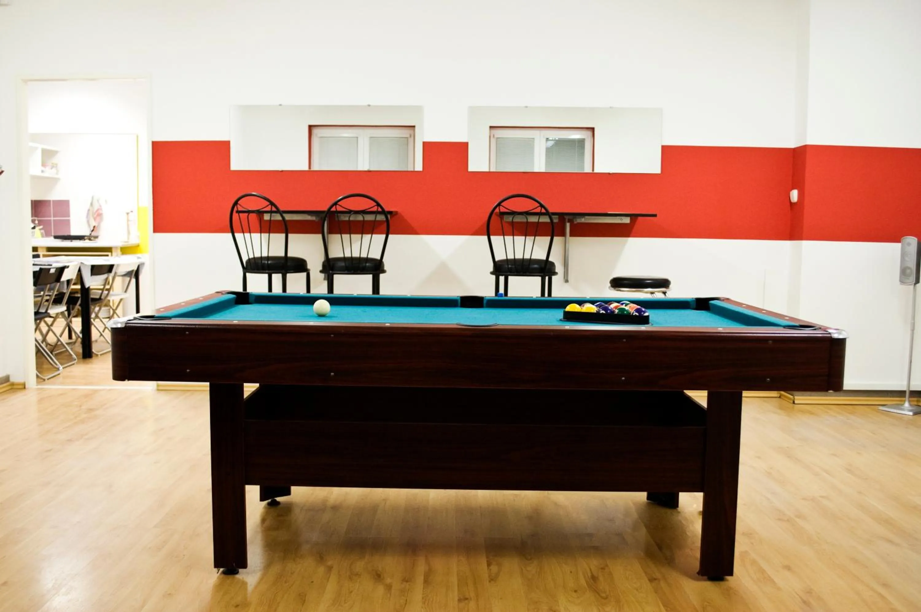 Communal lounge/ TV room in Nitra Glycerin Hostel