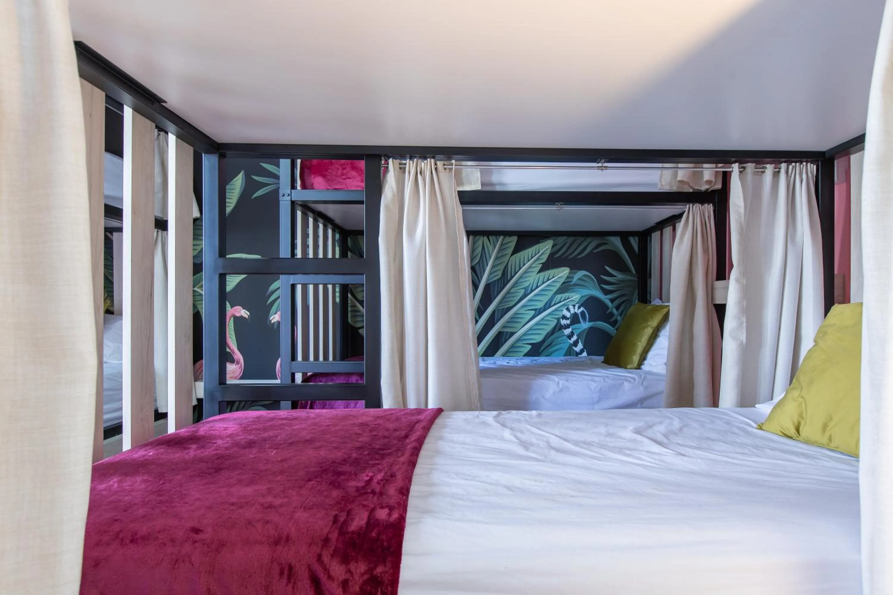 8-Bed Mixed Dormitory Room - single occupancy in Casa Zafiro B&B