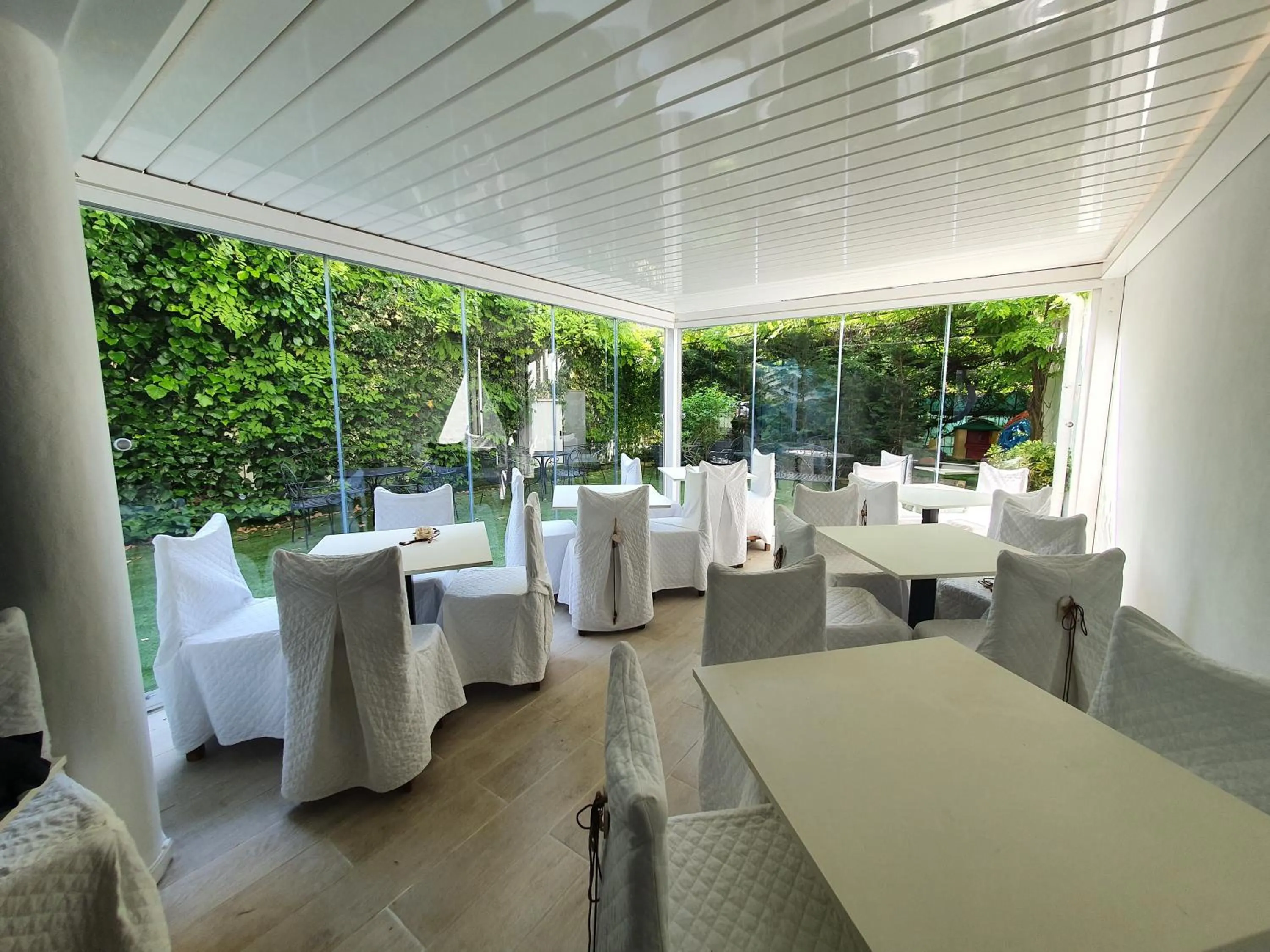 Patio in Hotel Cavallino Bianco