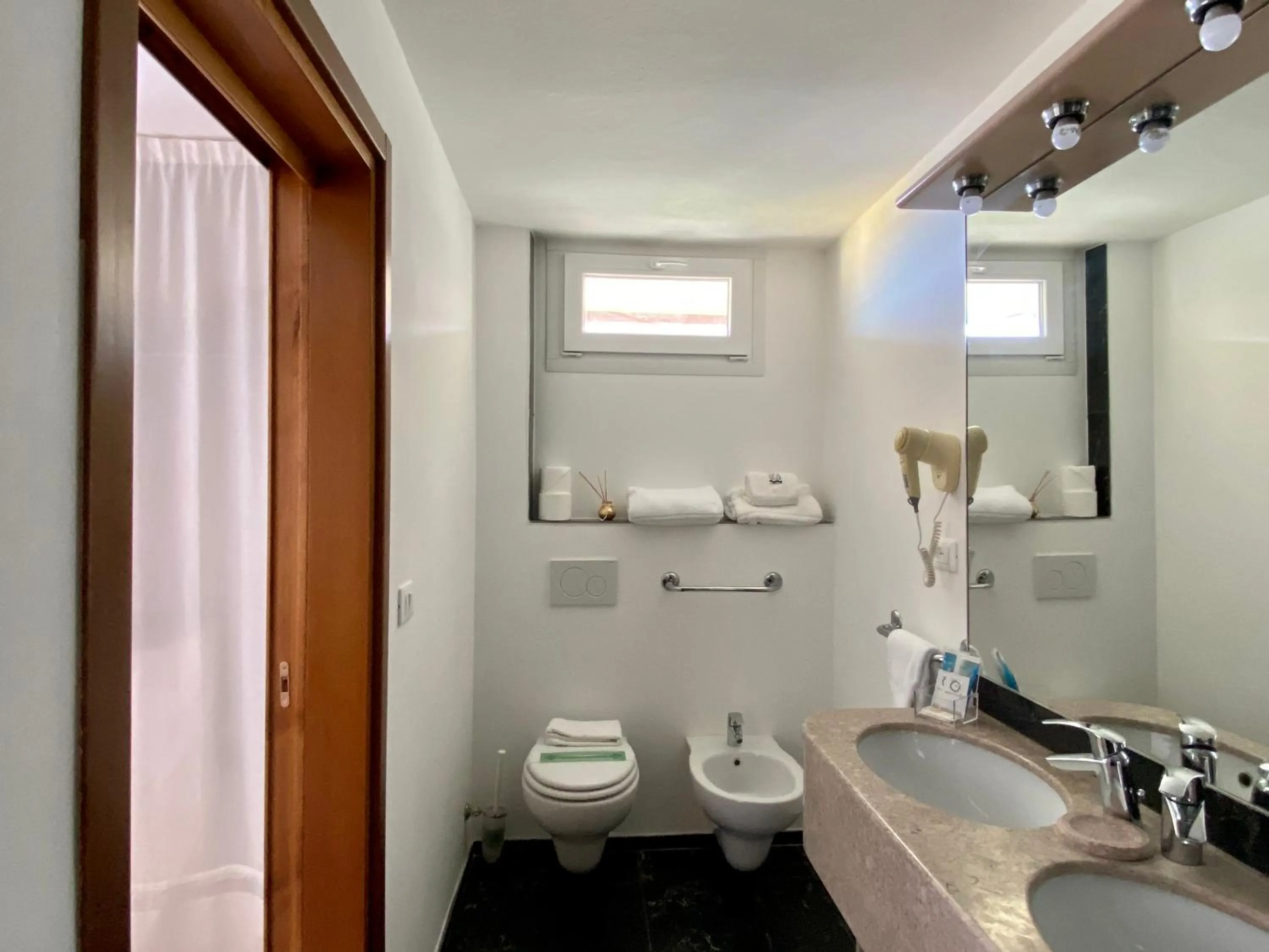 Toilet in Hotel Cavallino Bianco