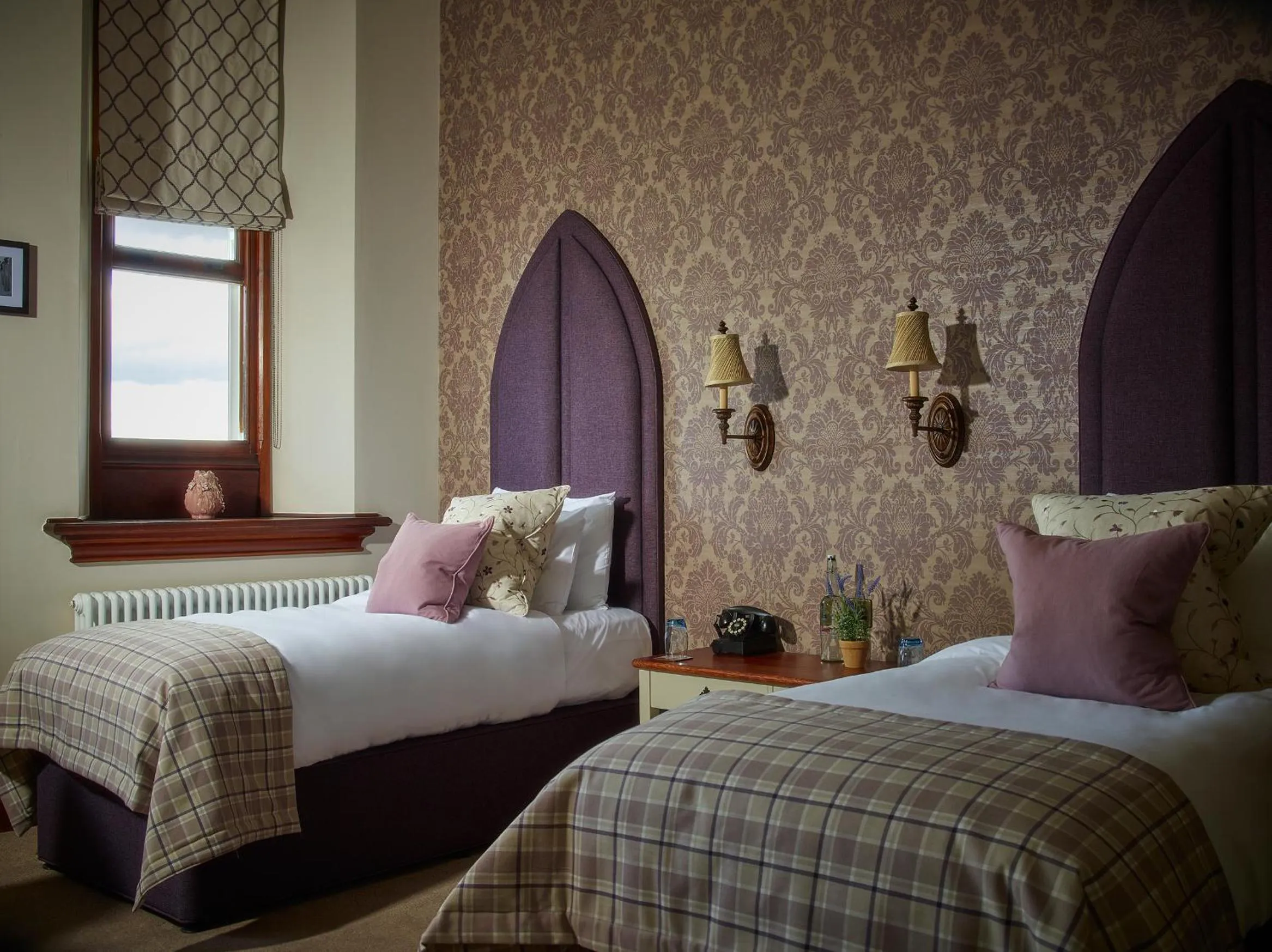 Bedroom, Bed in Stanbrook Abbey Hotel, Worcester