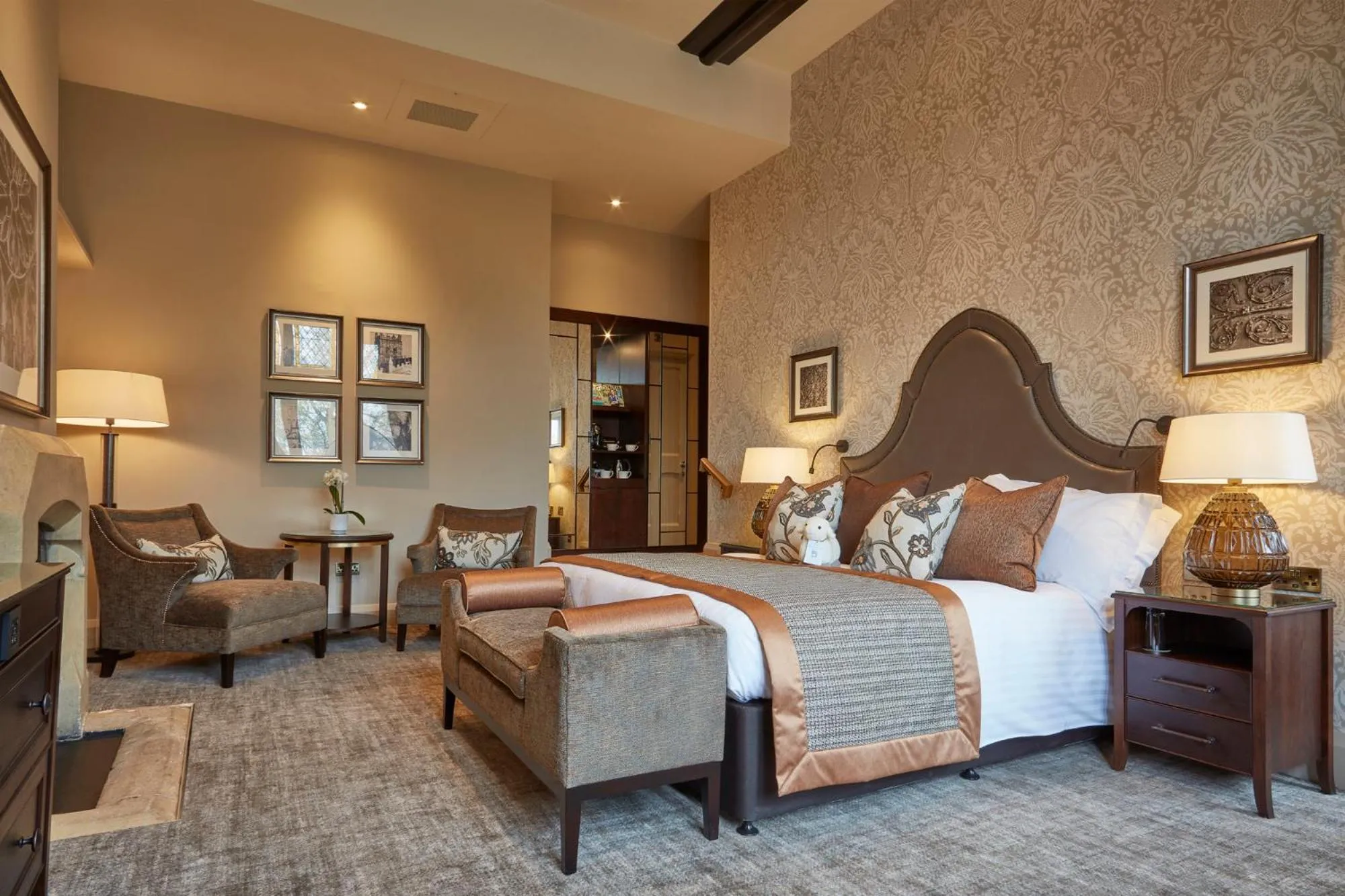 Bedroom, Bed in Stanbrook Abbey Hotel, Worcester