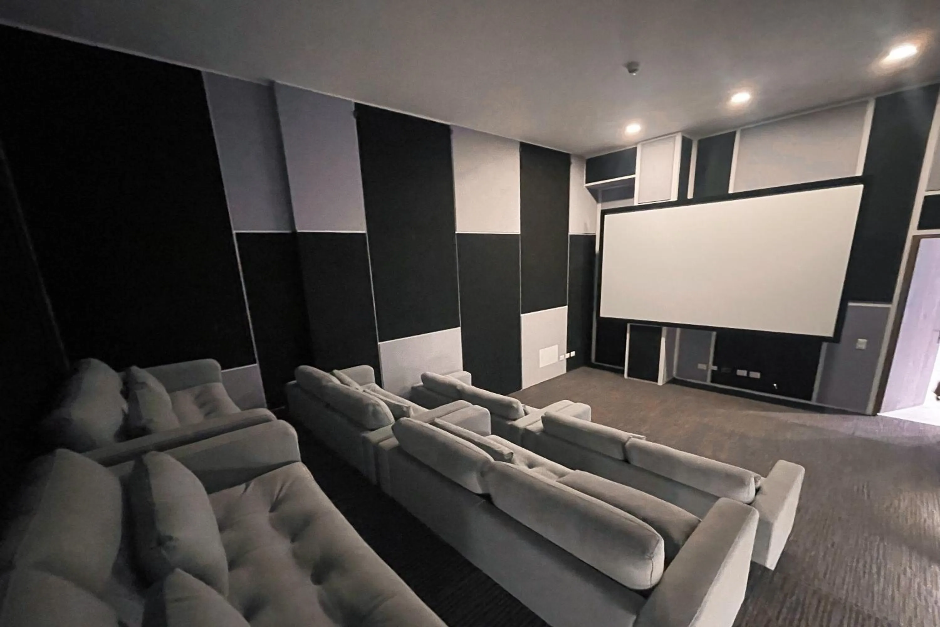 Communal lounge/ TV room, Bed in VOU Suites by Avia Suites