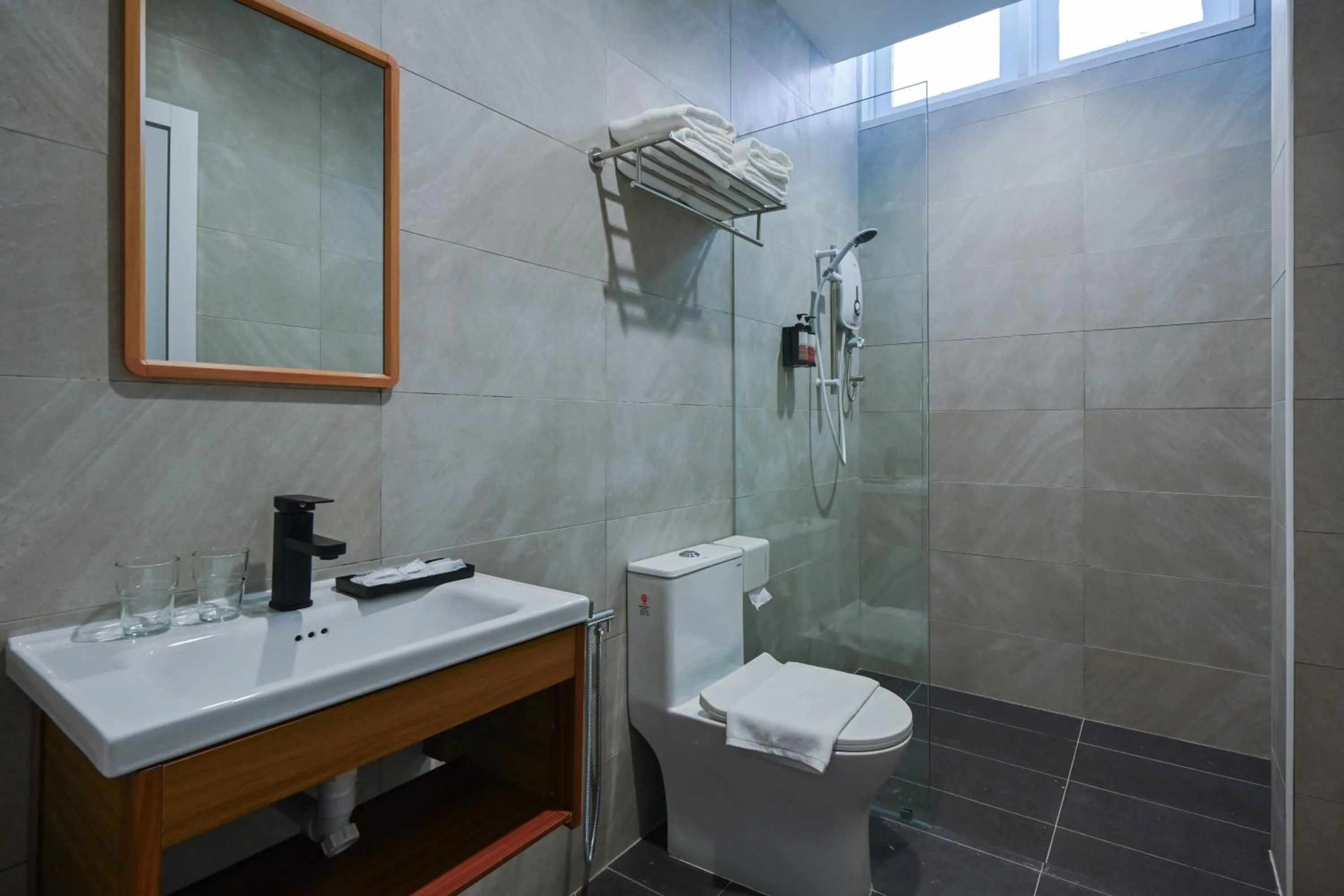 Shower in Simple Sanctuary Tanjung Tokong