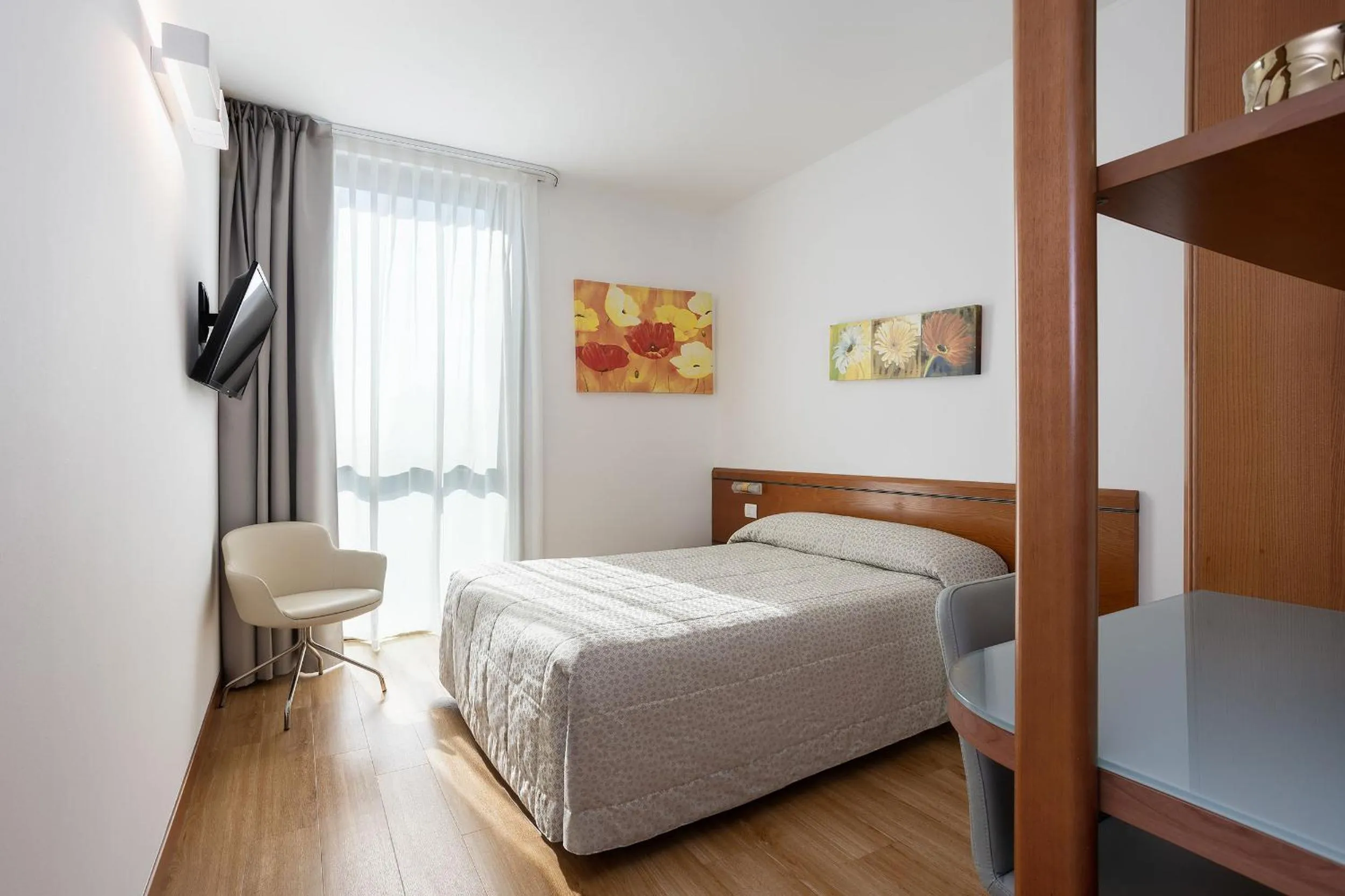 Bedroom, Bed in Primhotel