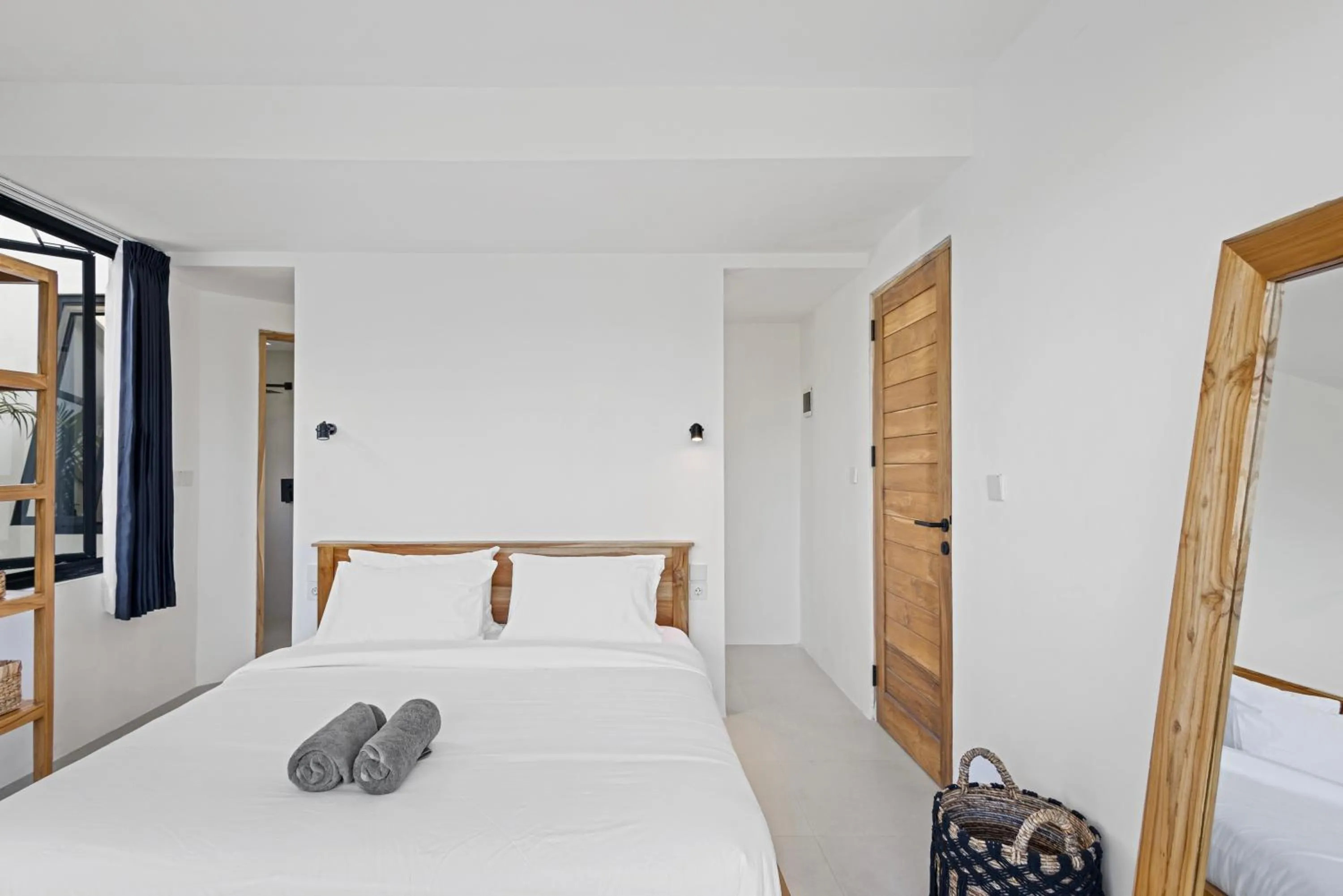 Bed in White Residence - Art & Boutique Villas