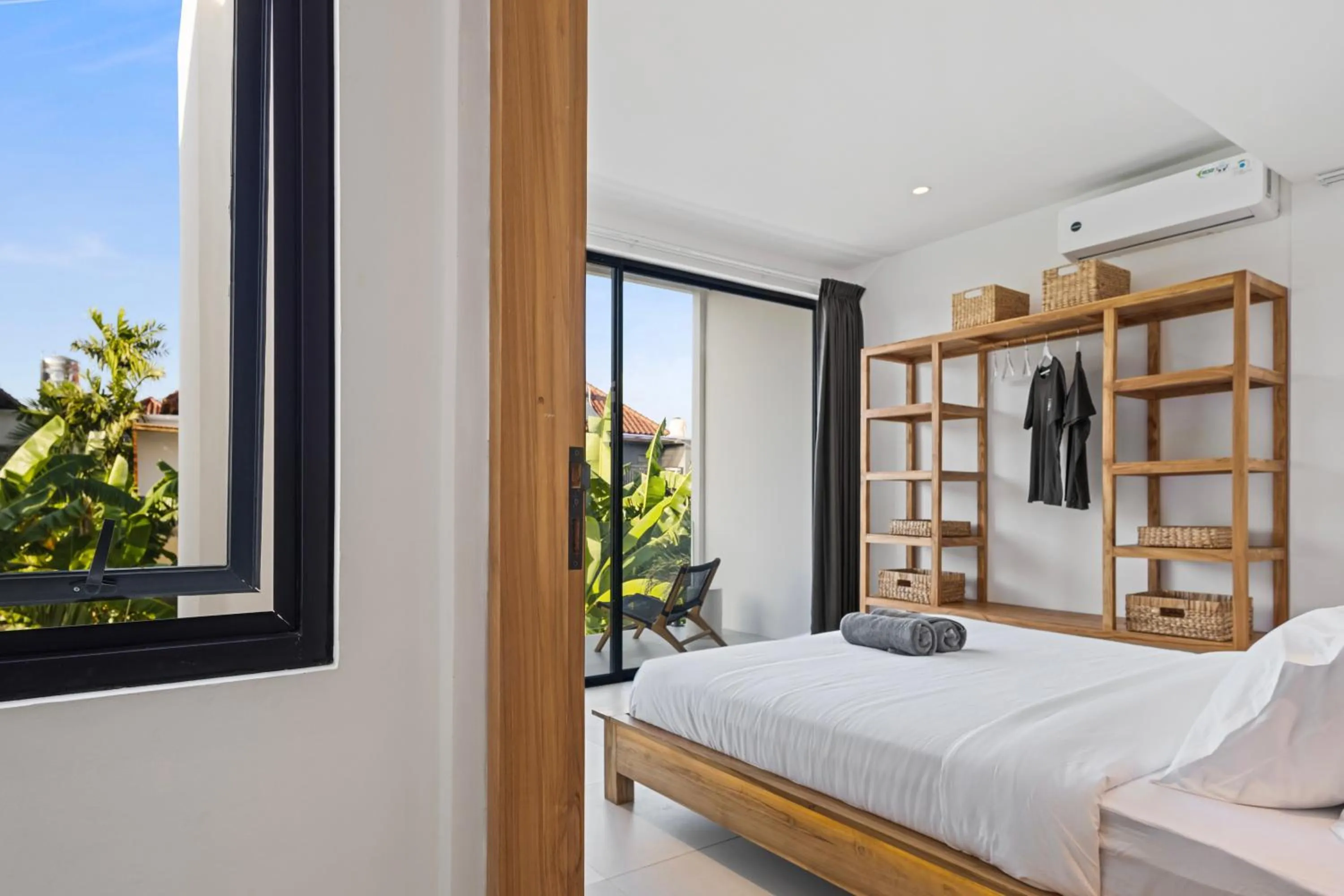 Bed in White Residence - Art & Boutique Villas