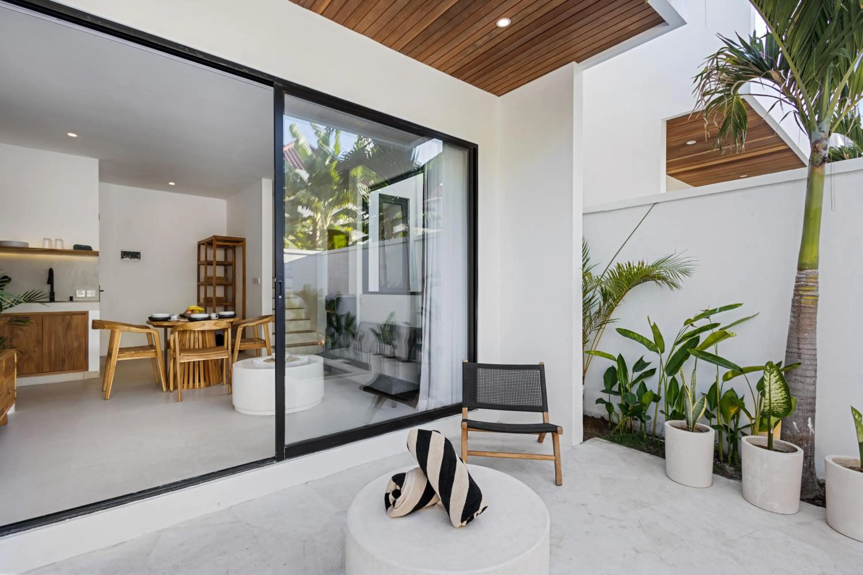 White Residence - Art & Boutique Villas