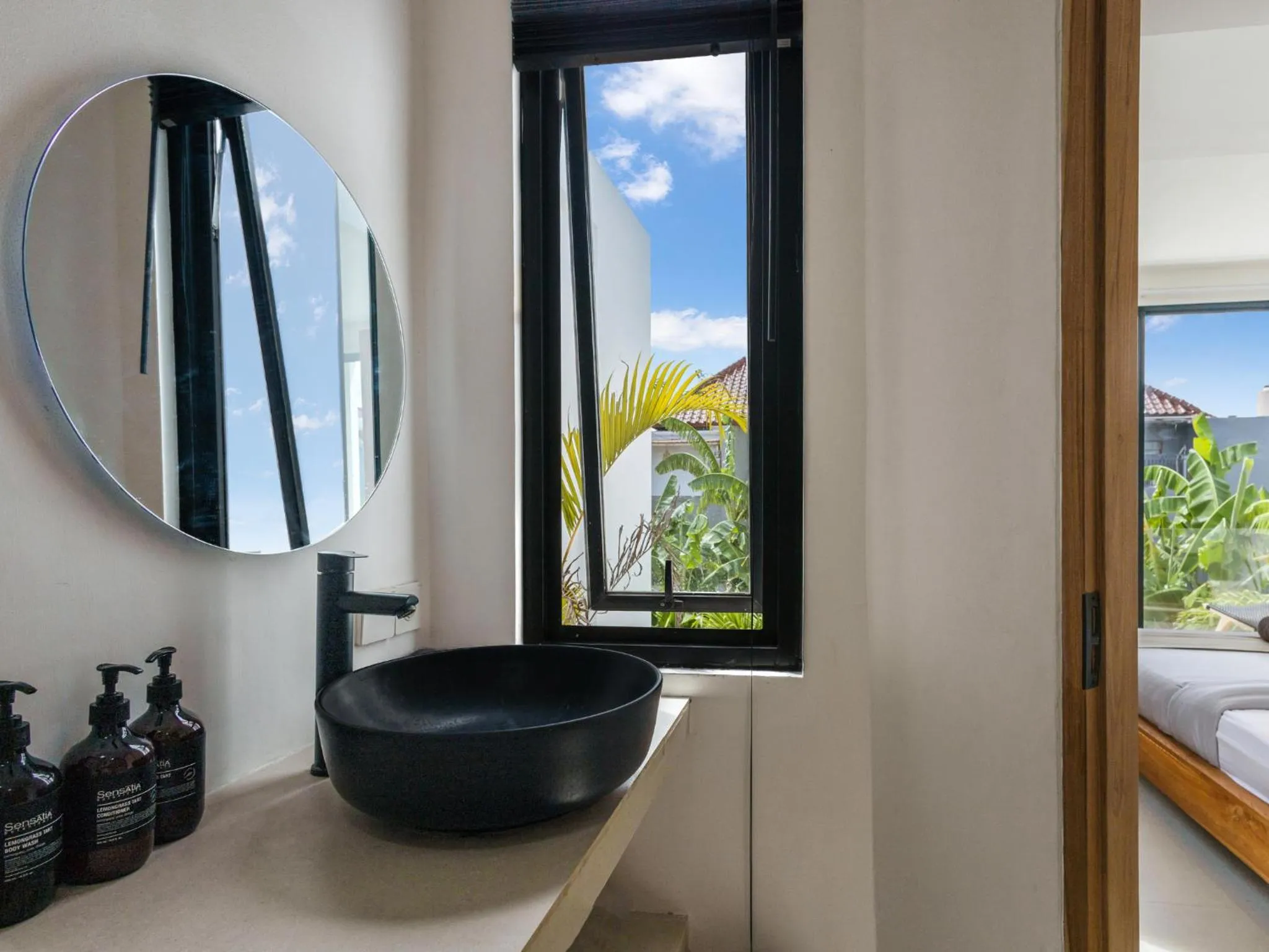 White Residence - Art & Boutique Villas