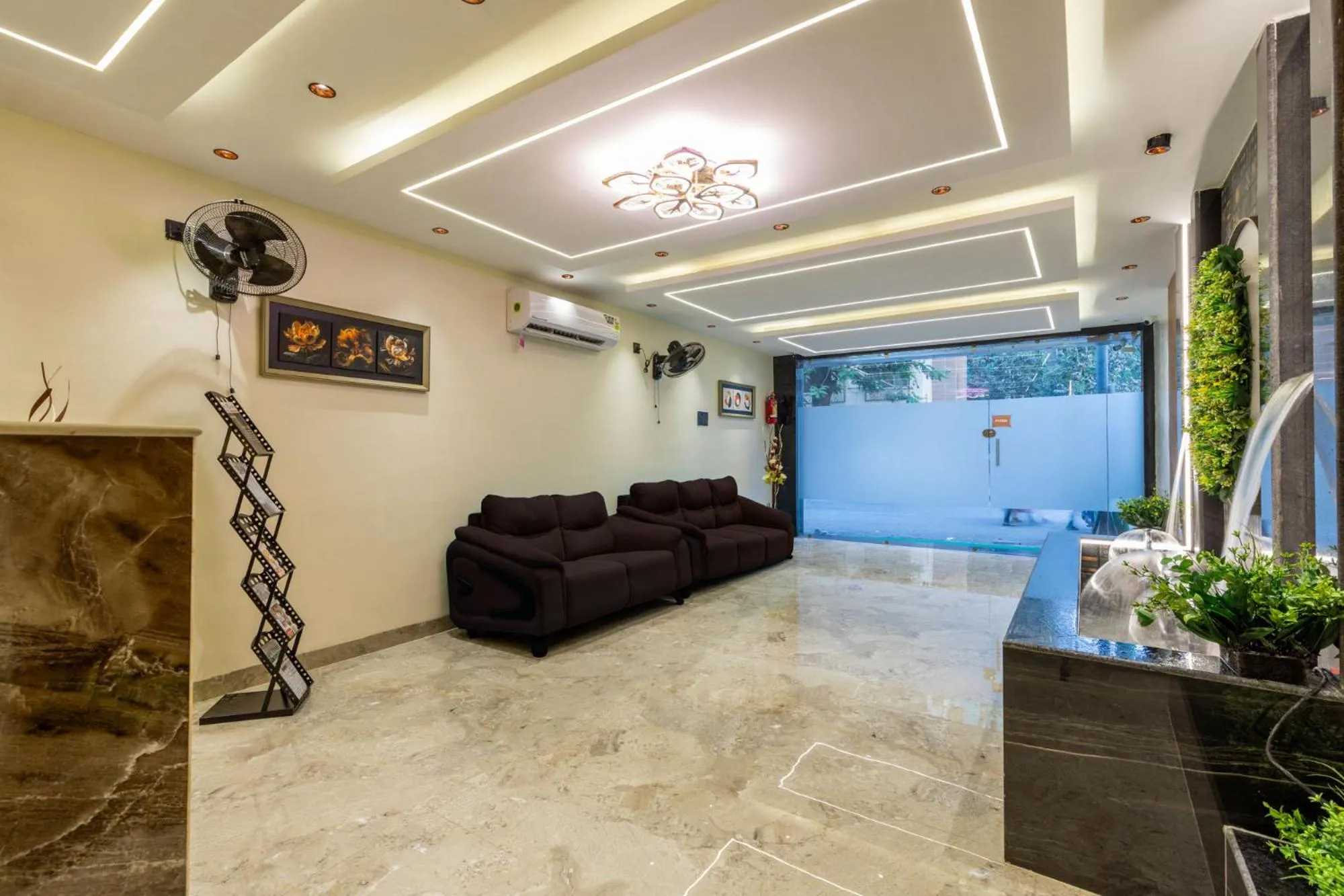 Facade/entrance in Hotel Zara International