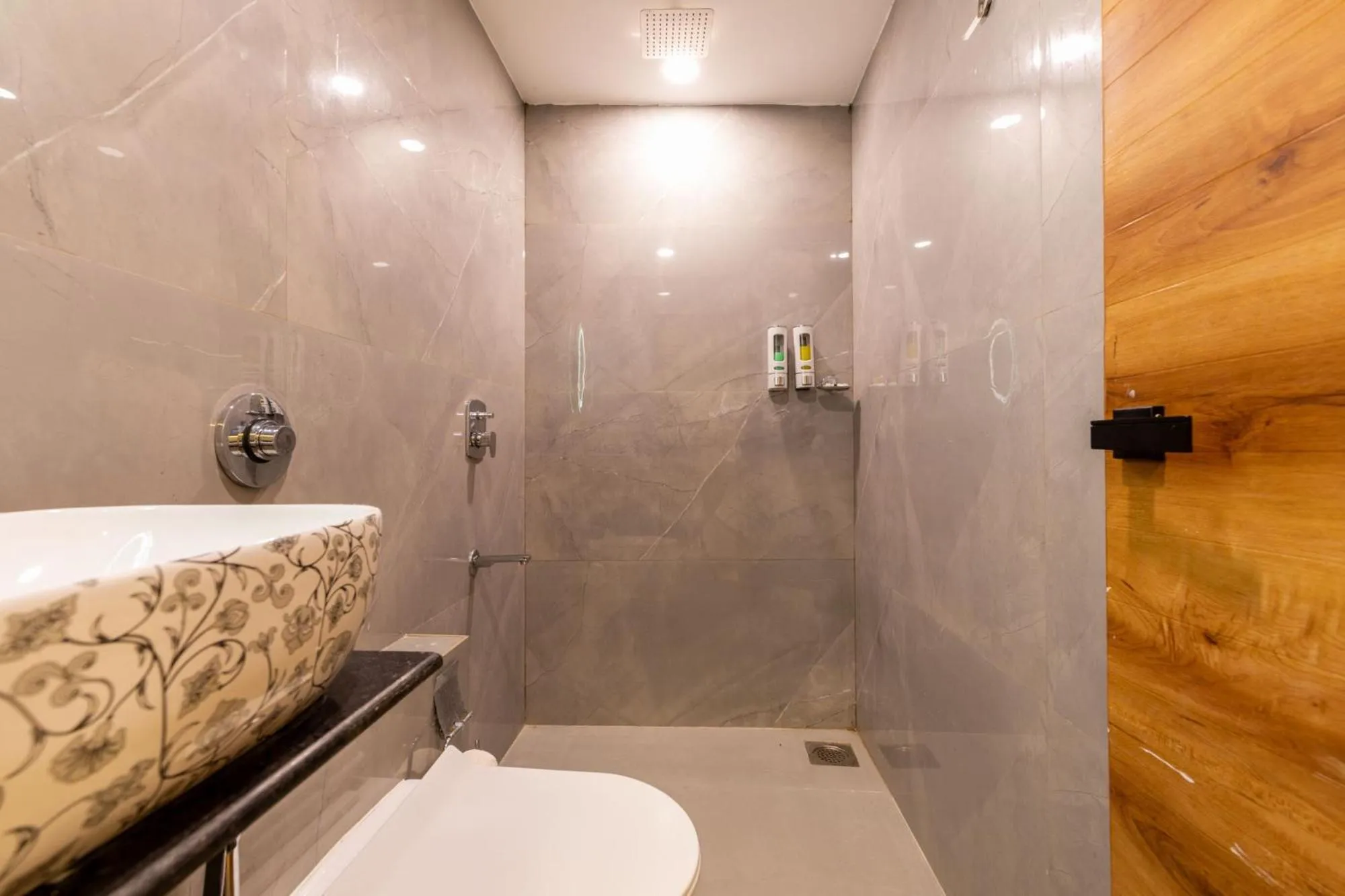 Bathroom in Hotel Zara International