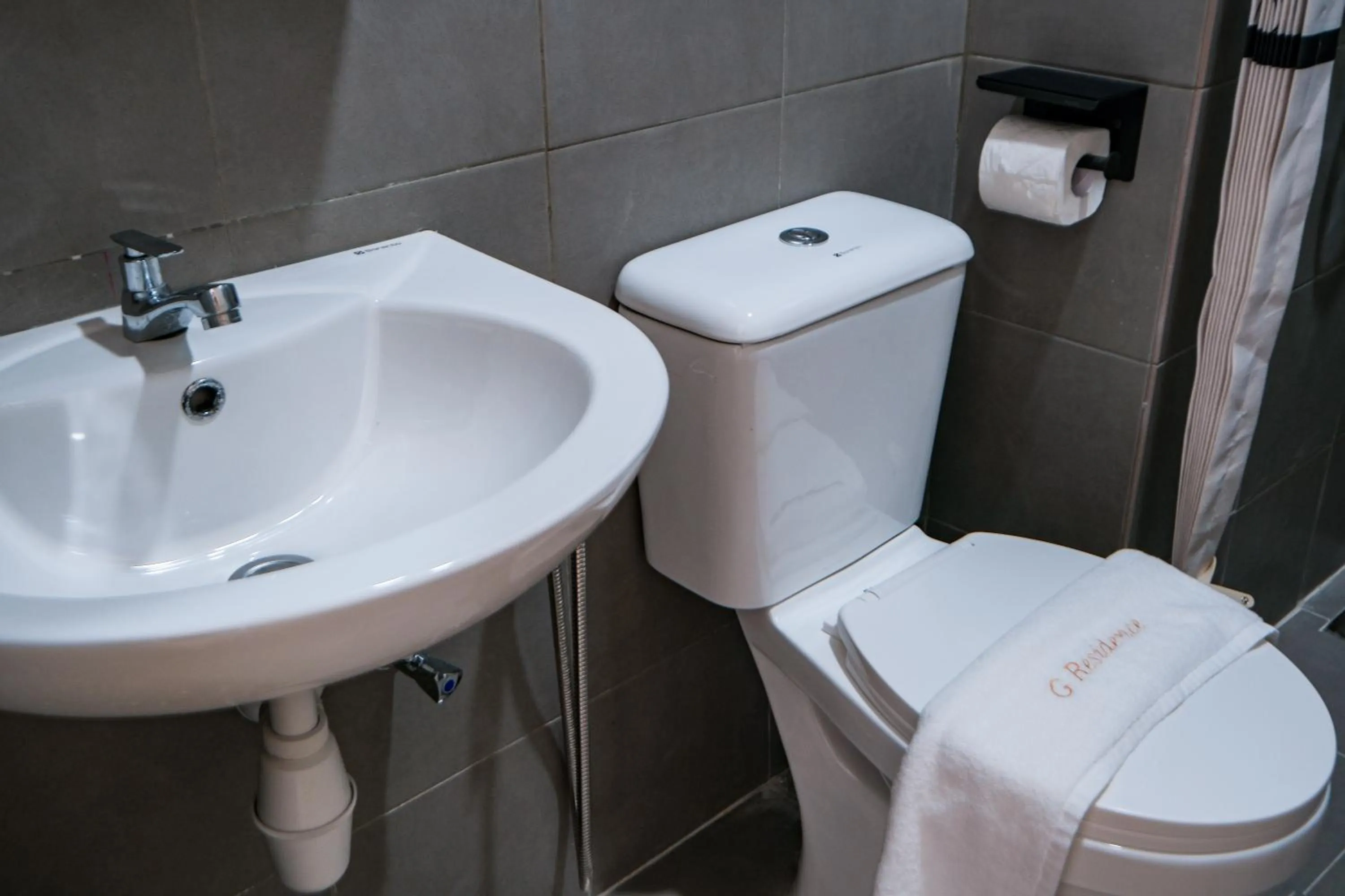 Toilet in G Residence Sky Suite