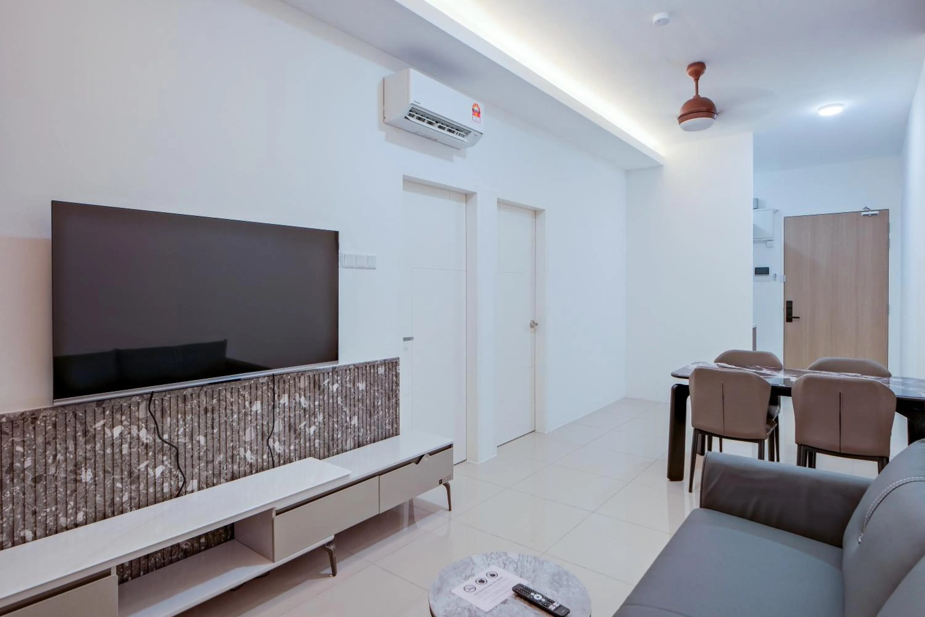 Communal lounge/ TV room in G Residence Sky Suite