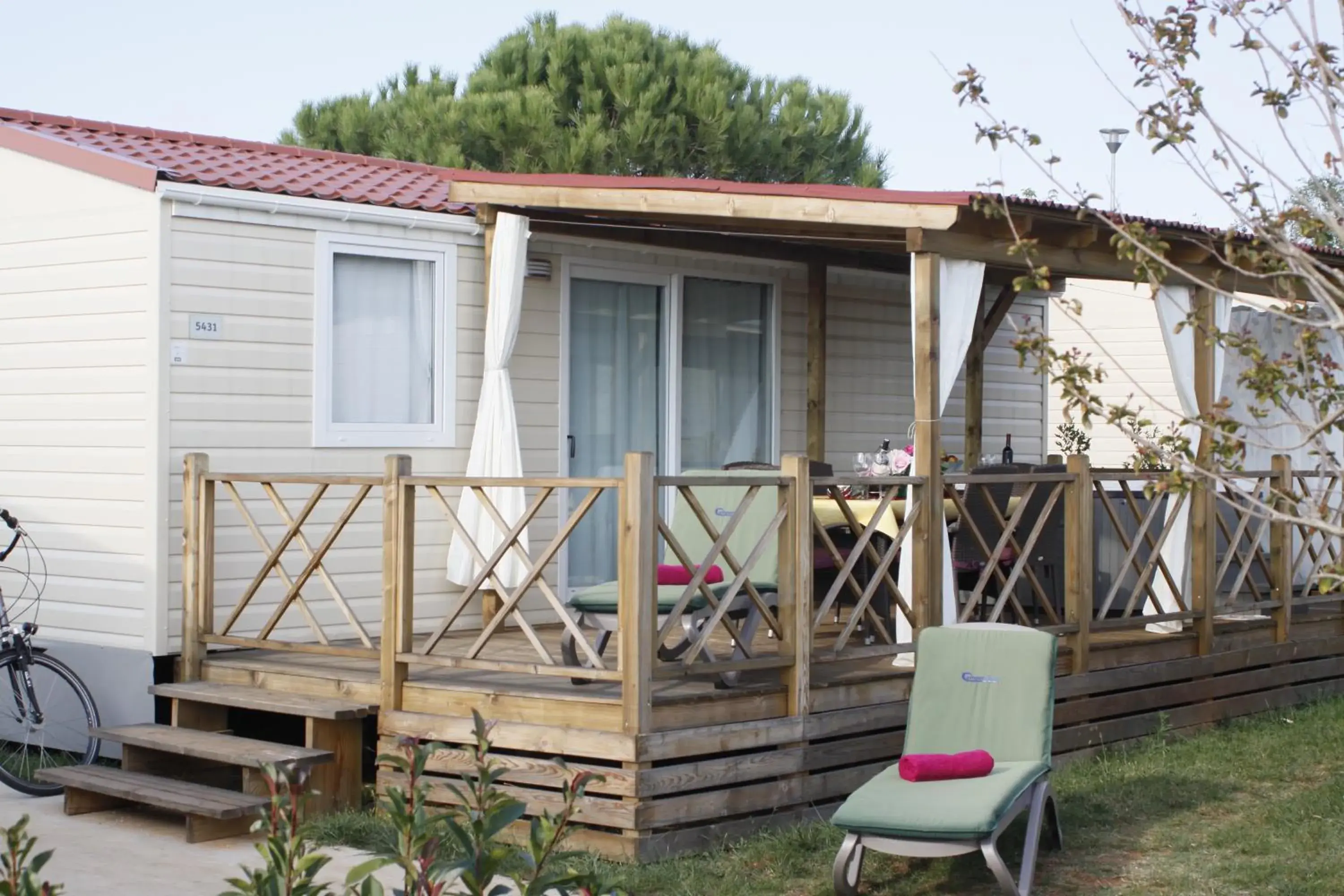 Two-Bedroom Mobile Home with Hot Tub in Mobile Homes Relax Park Umag Two-Bedroom Mobile Home with Hot Tub in Mobile Homes Relax Park Umag
