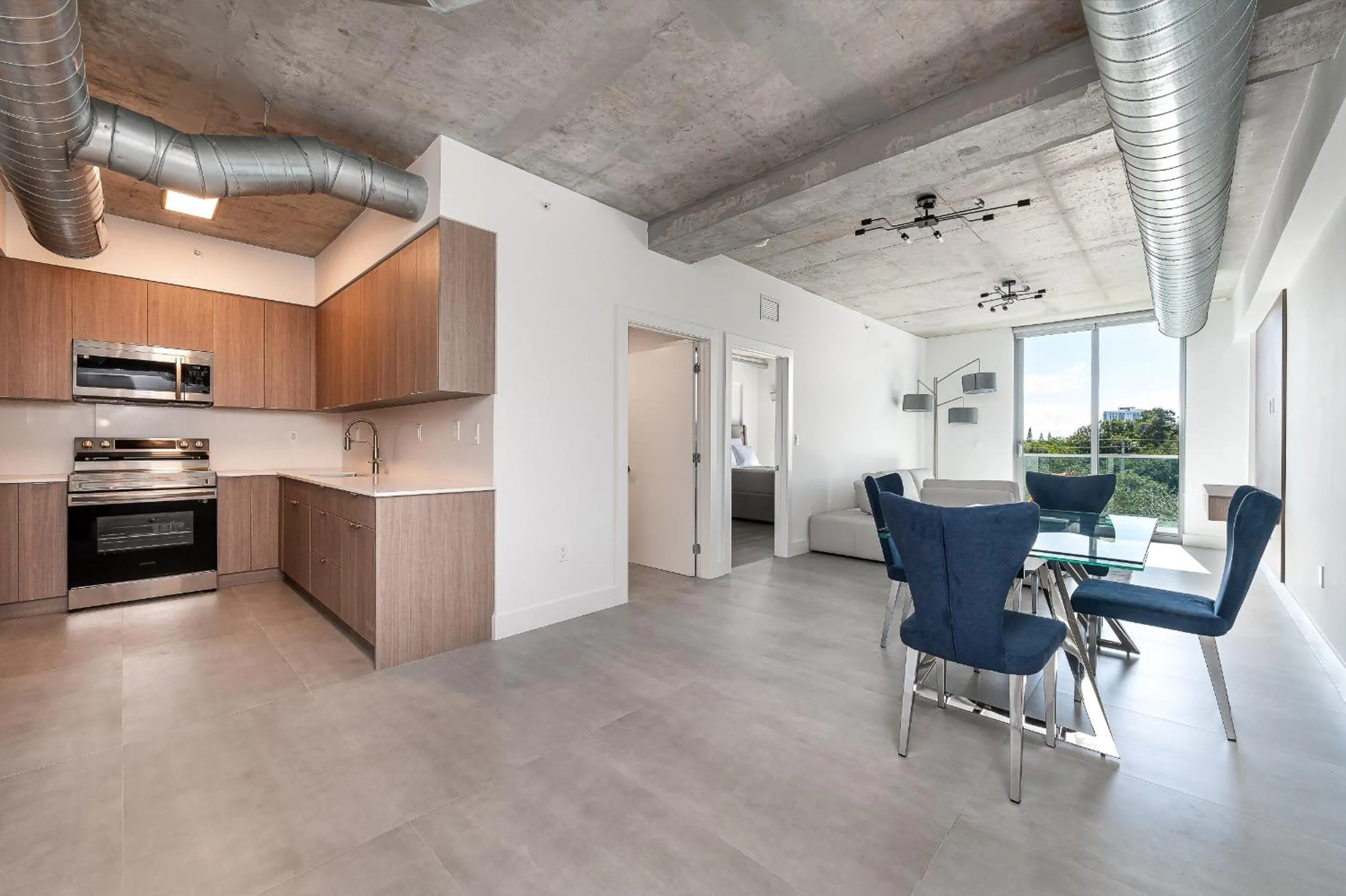 Apartment with Balcony in Milan Aventura Hotel