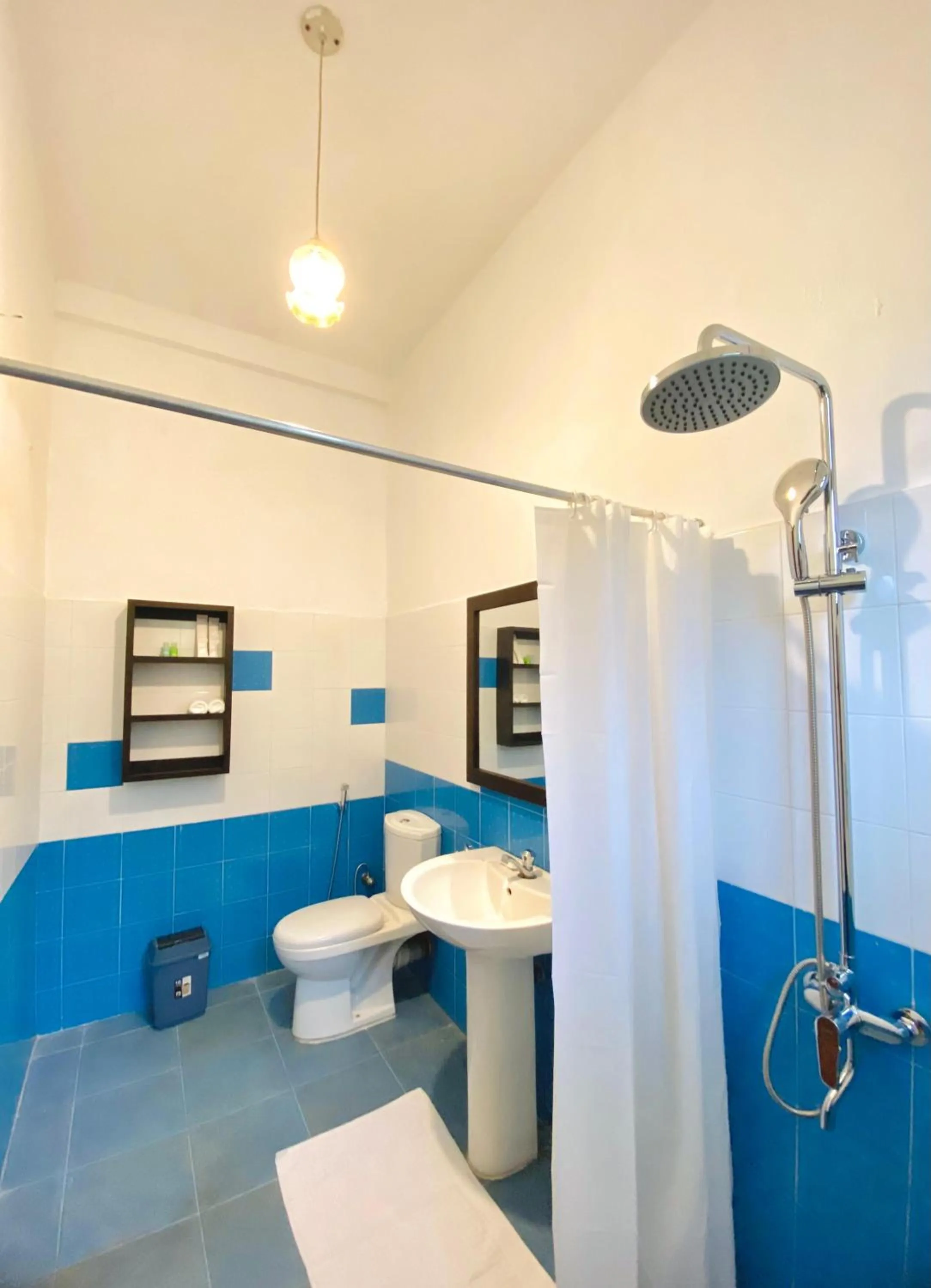 Bathroom in The Vitamin Sea