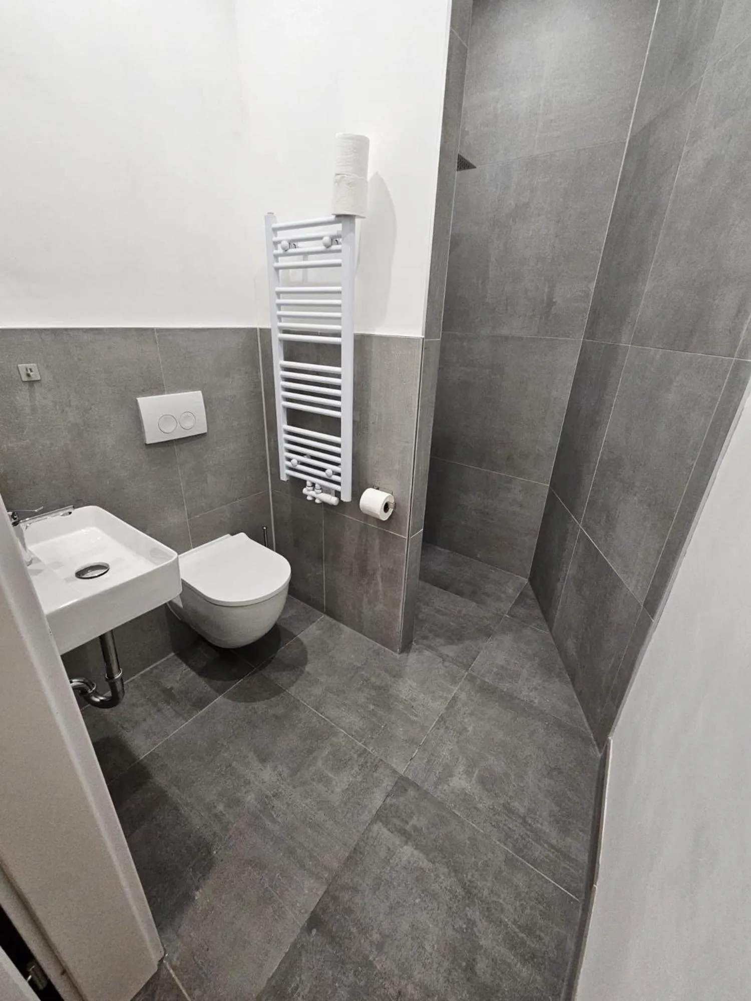 Shower in ApartHotel Slumber 24h Self Check in