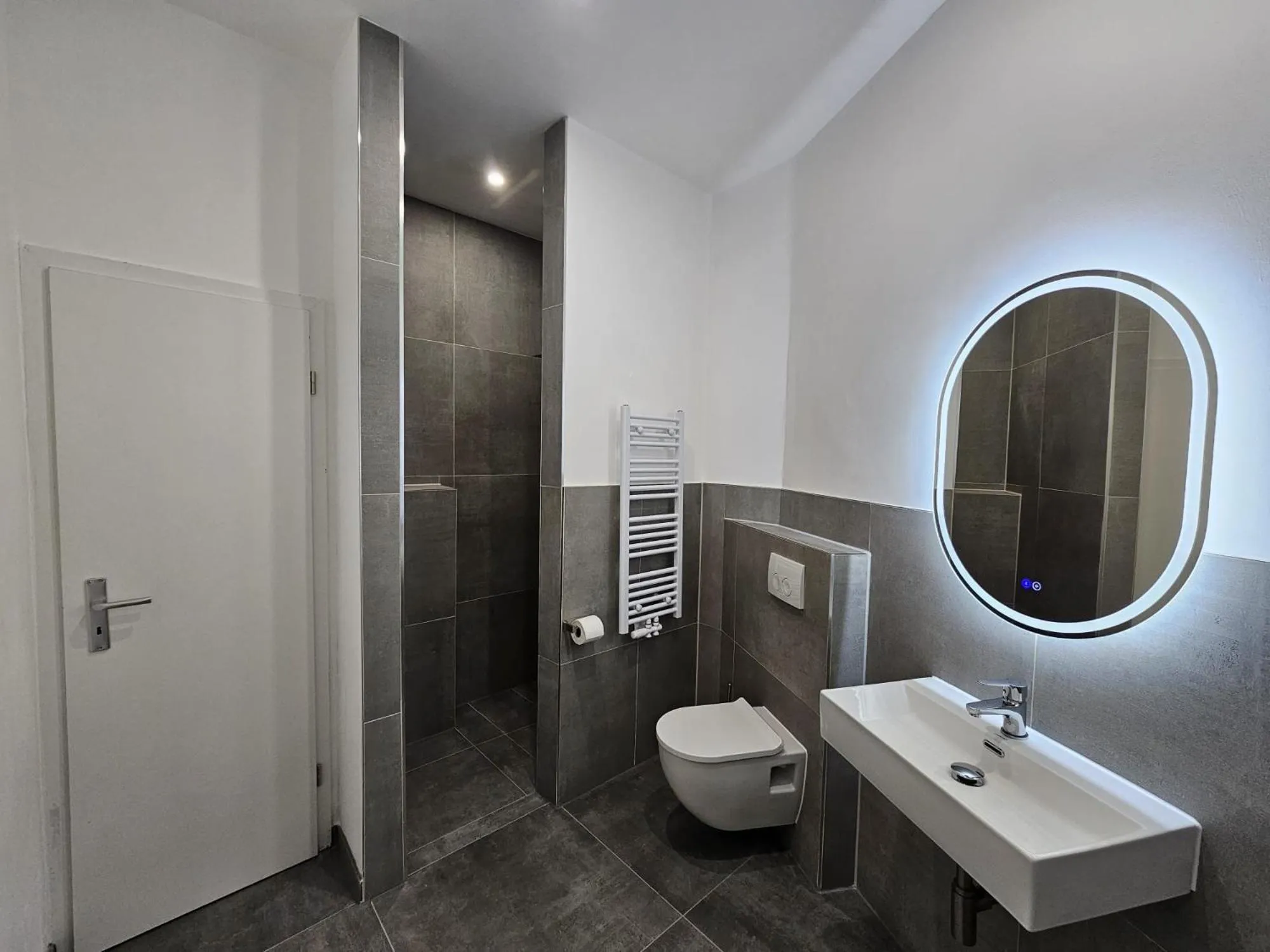 Shower in ApartHotel Slumber 24h Self Check in