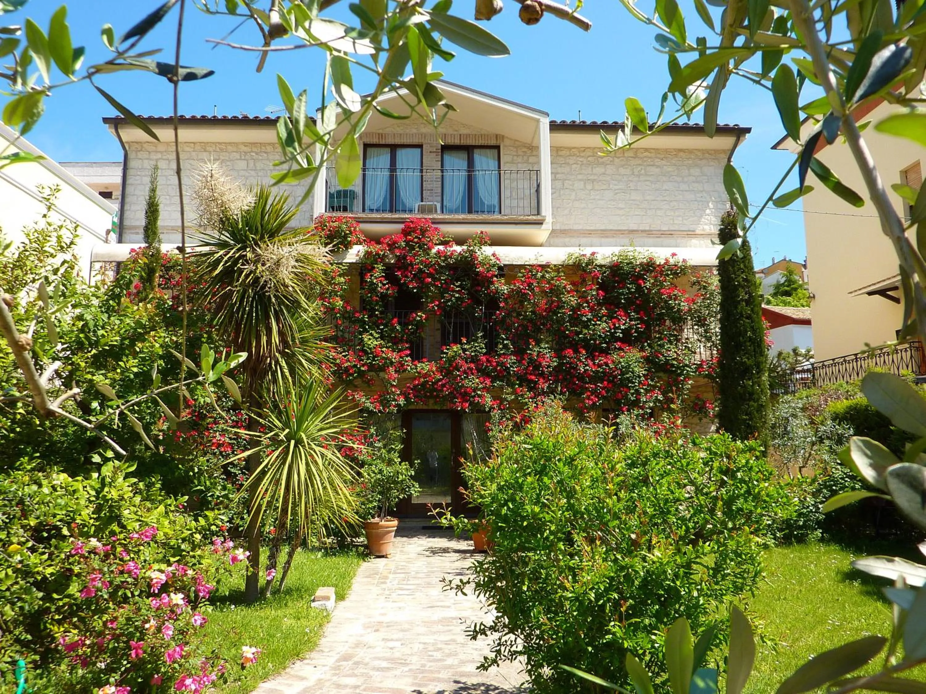Facade/entrance in Velia Mare