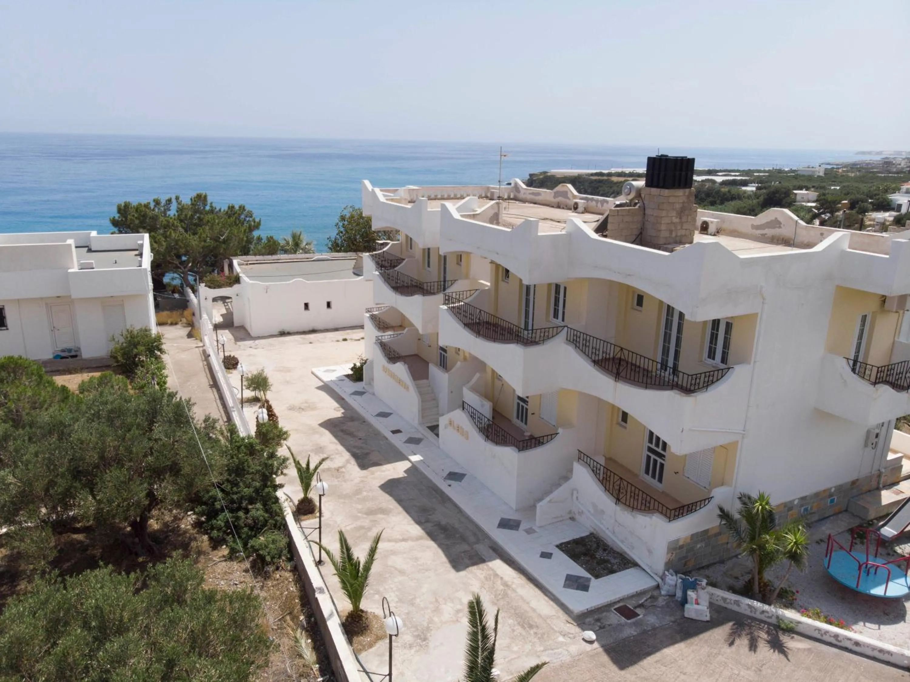 Neighbourhood in Elena's Beach Garden by Estia