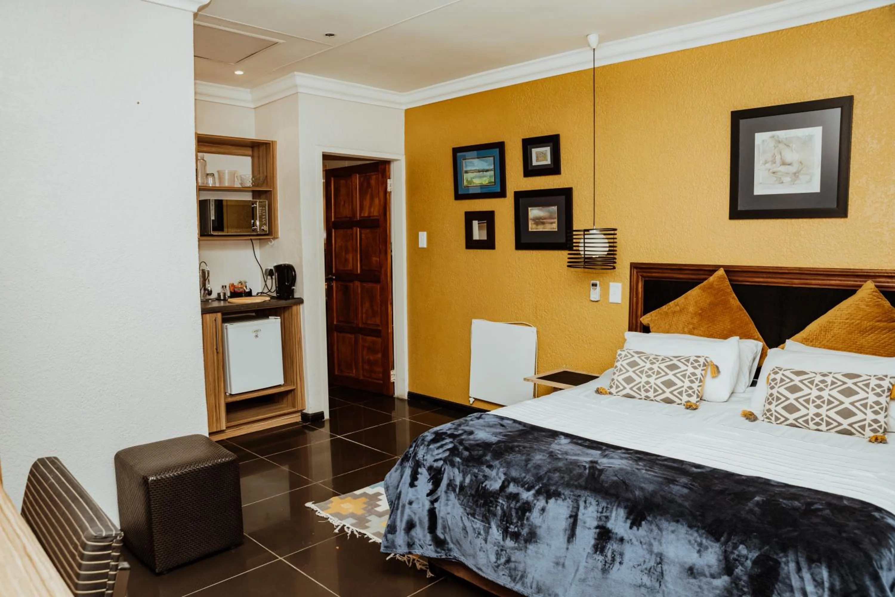 Kitchen or kitchenette, Bed in Ons Dorpshuis Guesthouse