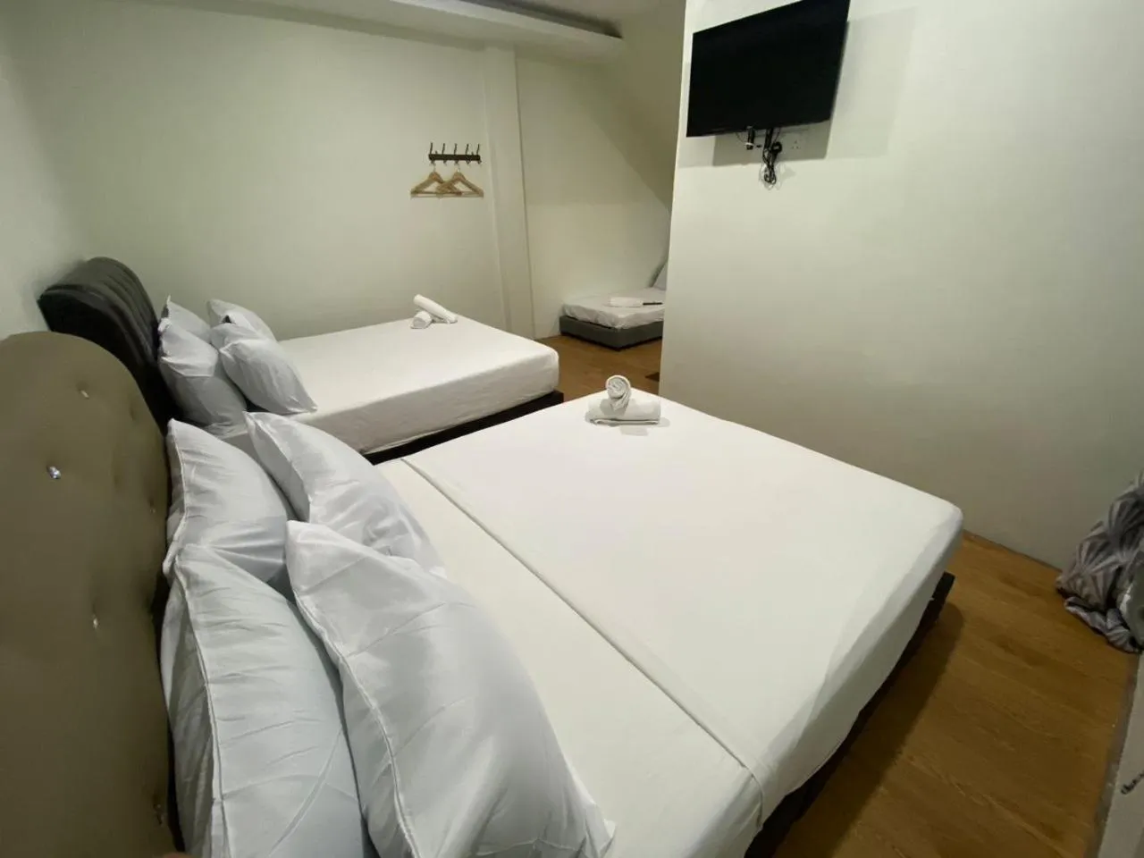 Bed in LE dEON HOTEL Former Pine Hotel