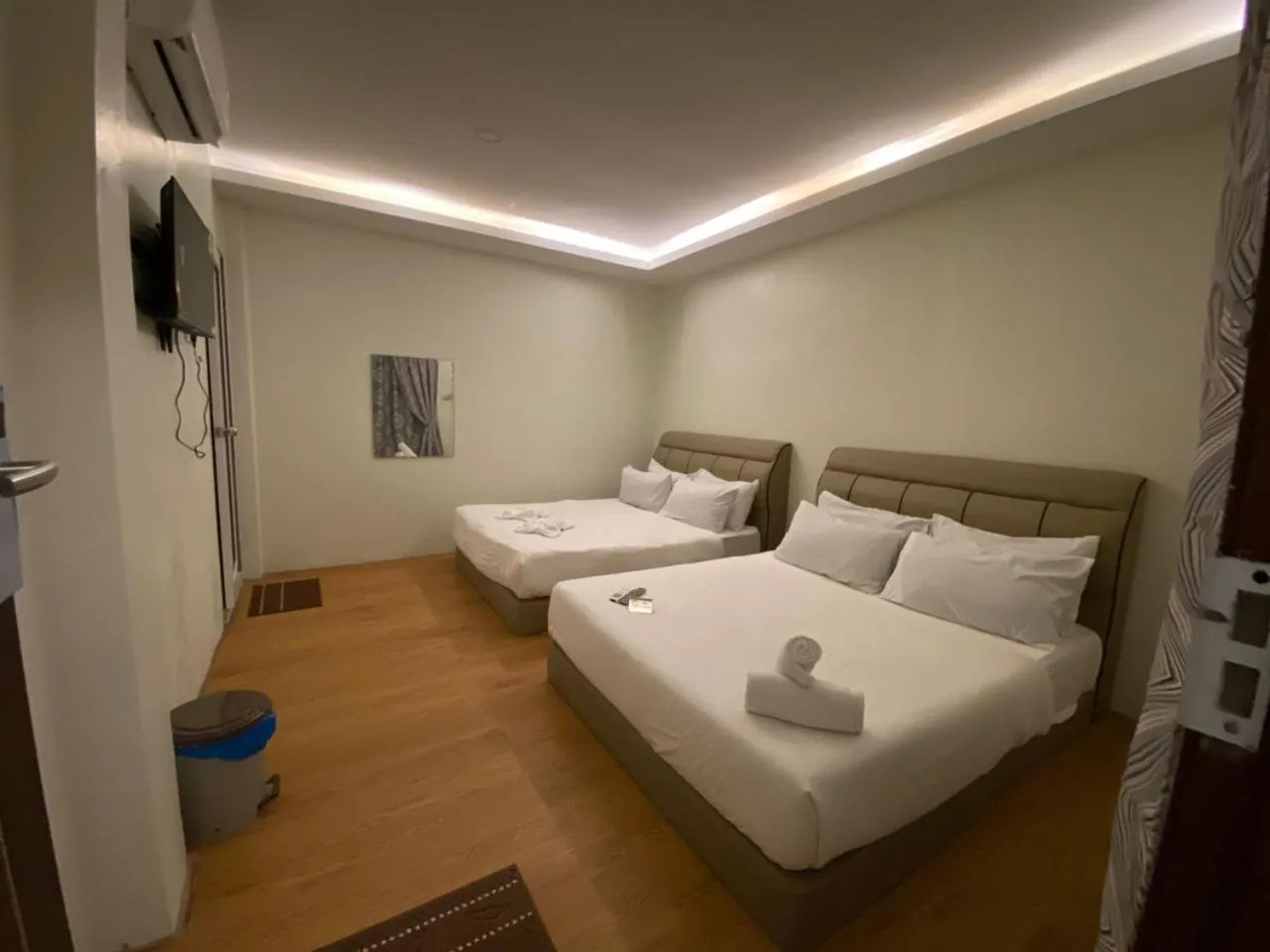 Bed in LE dEON HOTEL Former Pine Hotel