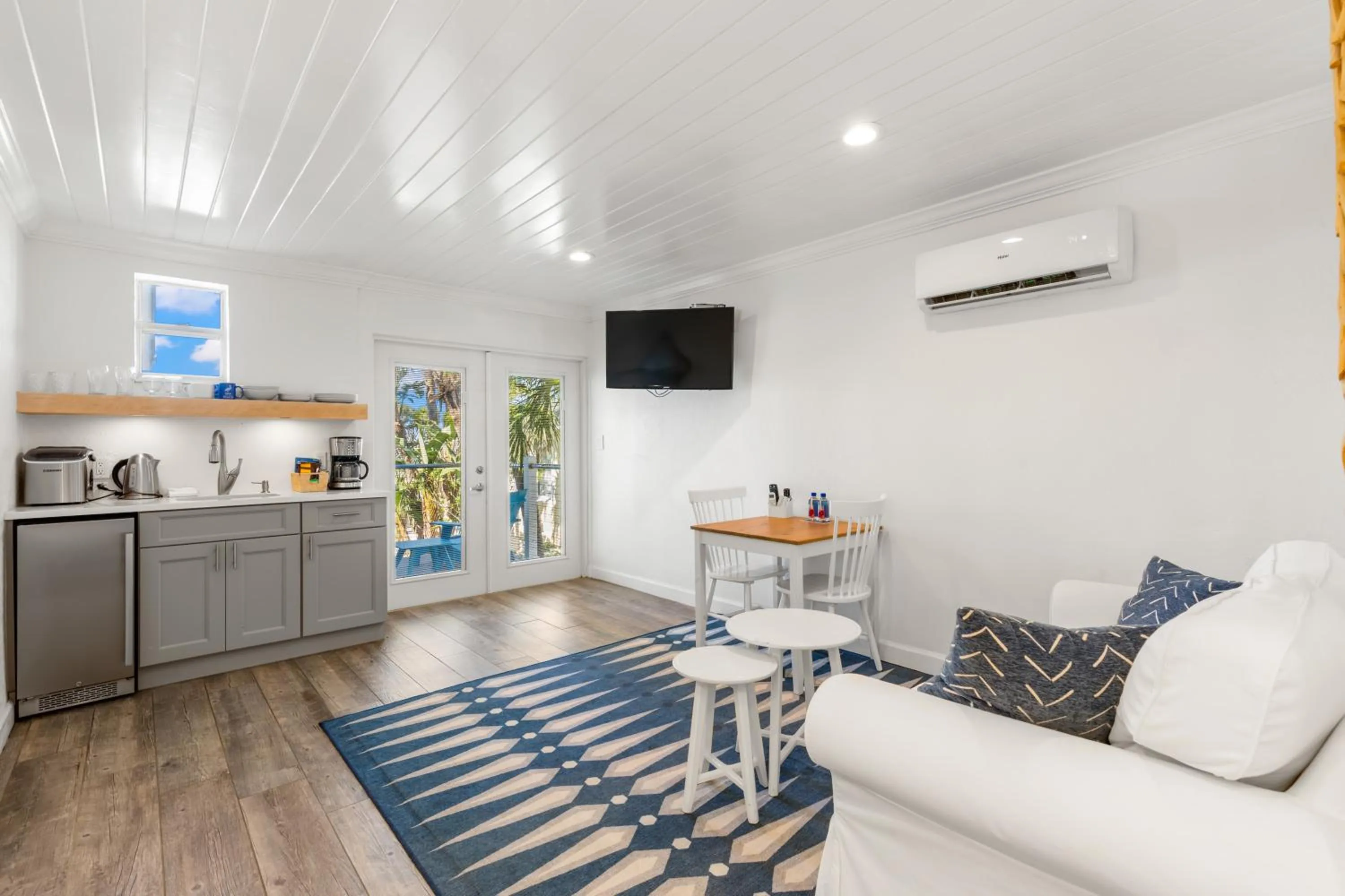 Seating area in Inn on the Beach