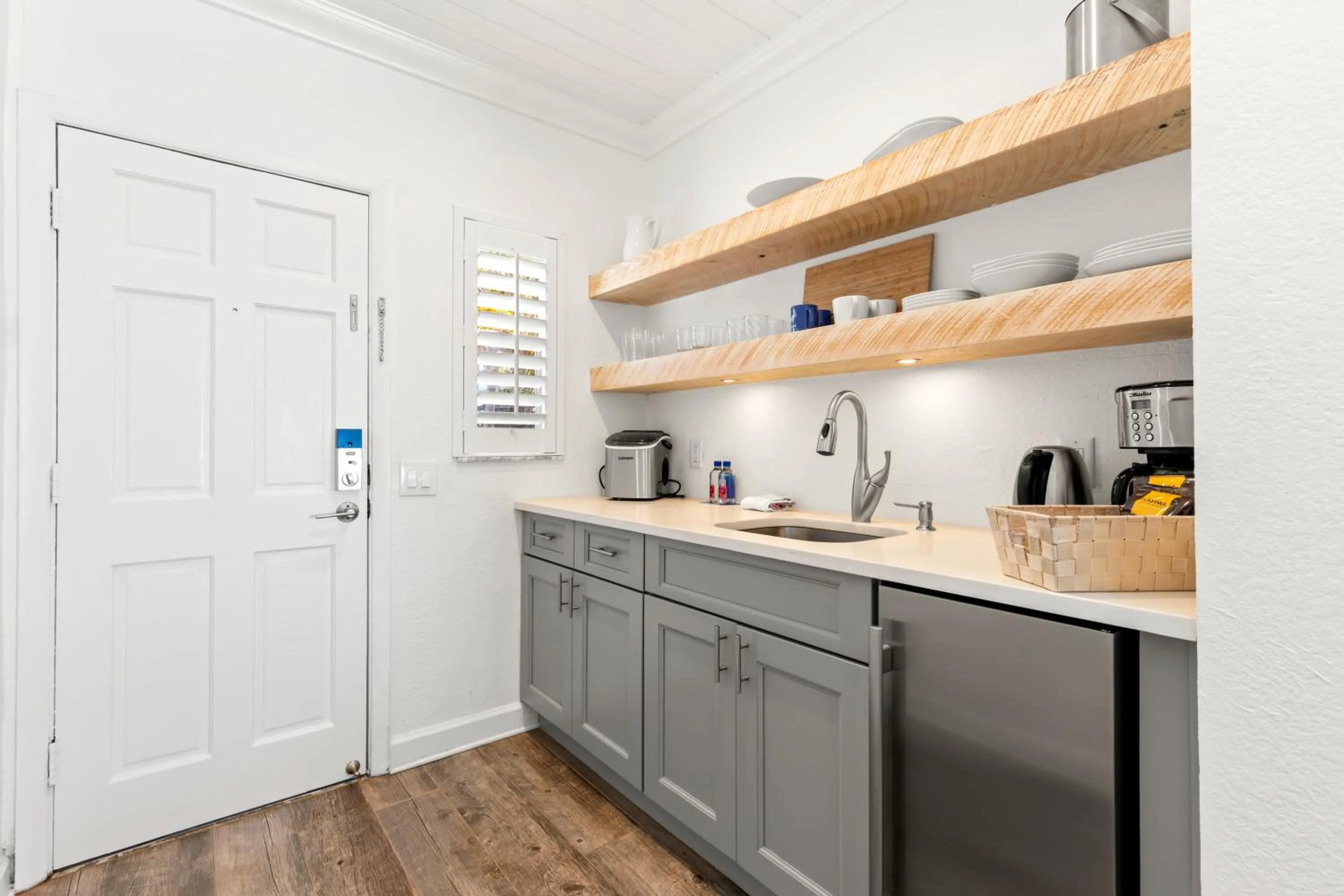 Kitchen or kitchenette in Inn on the Beach