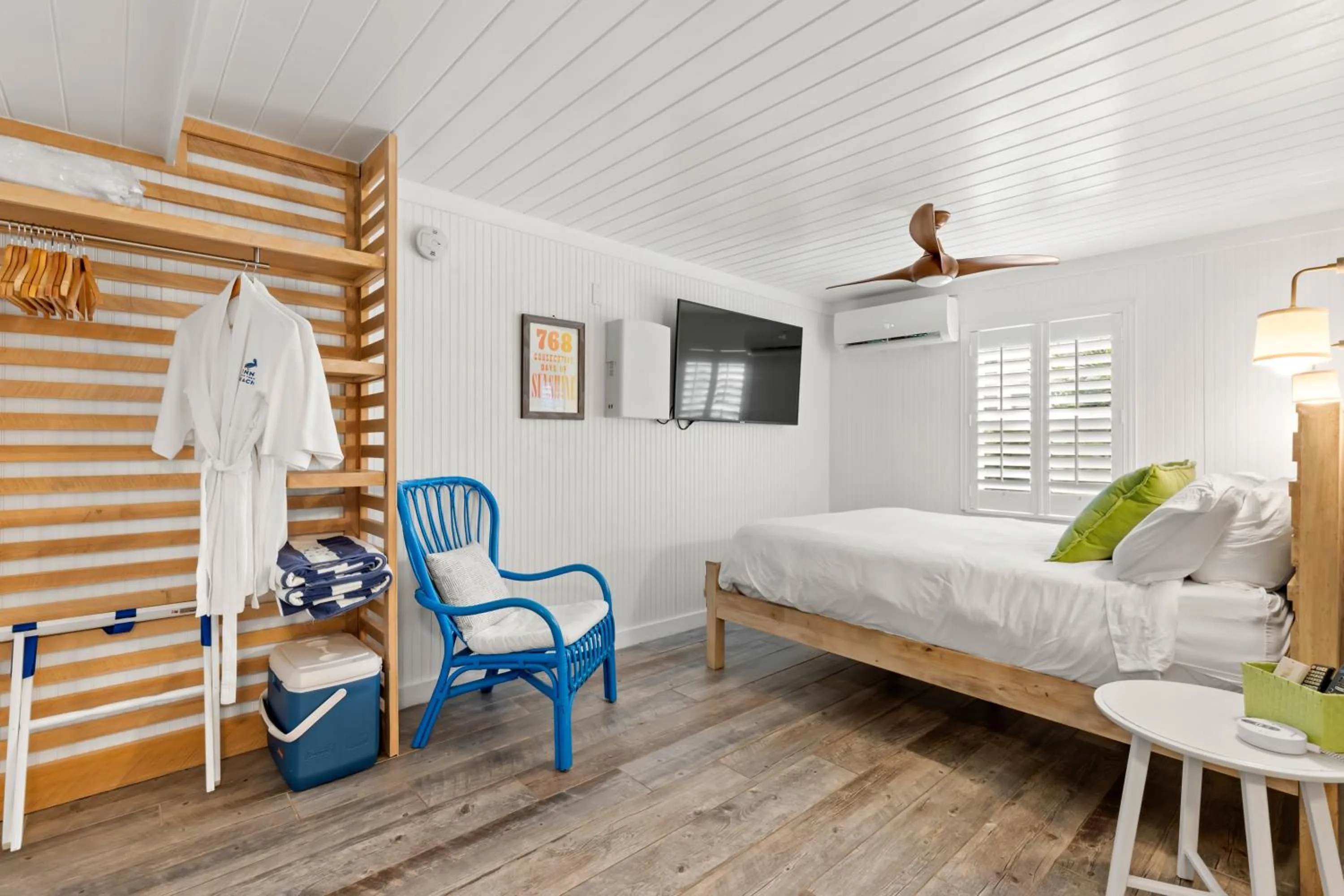 wardrobe, Bed in Inn on the Beach