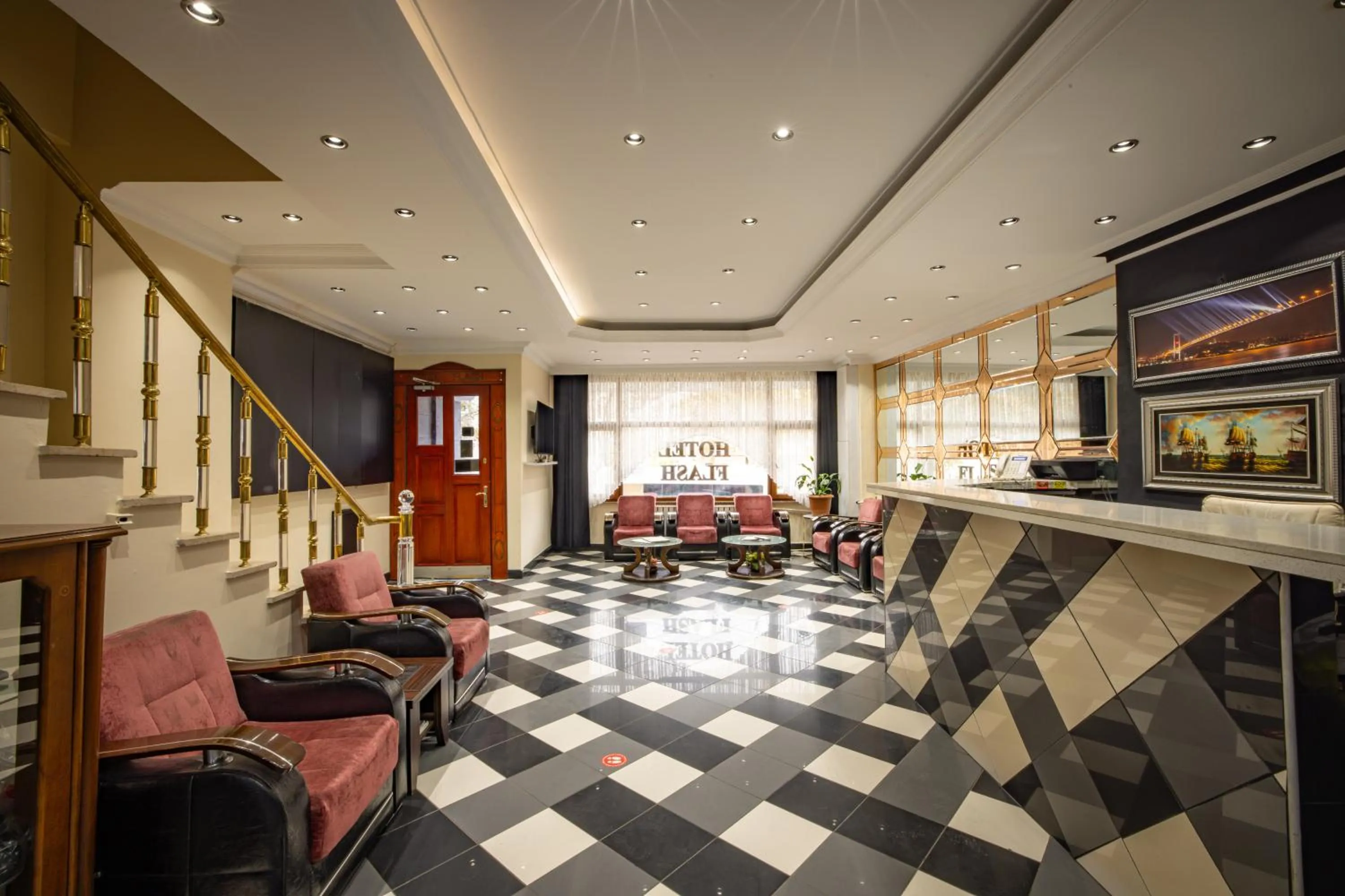 Communal lounge/ TV room in Hotel Flash