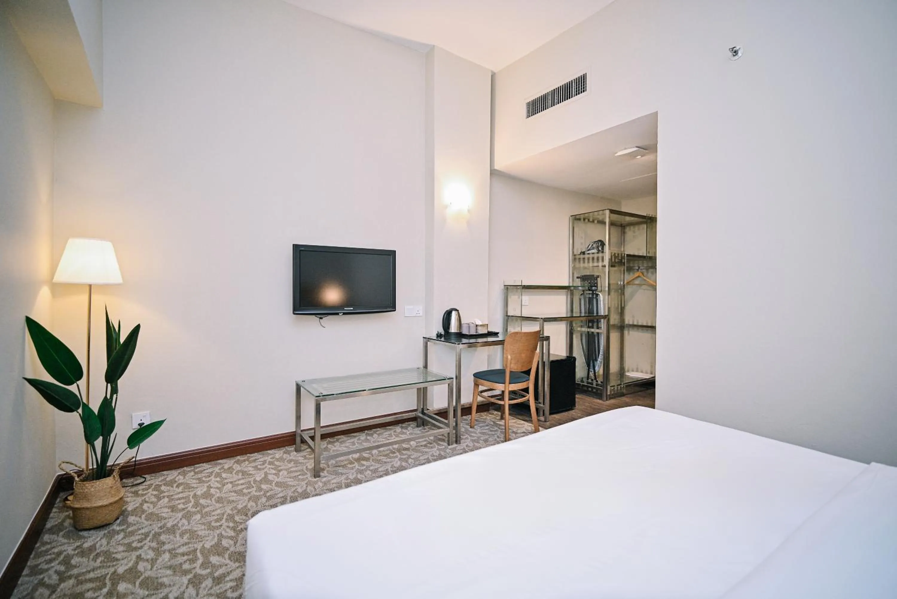 Photo of the whole room, Bed in Kingston Hotel 10 - Bukit Jalil