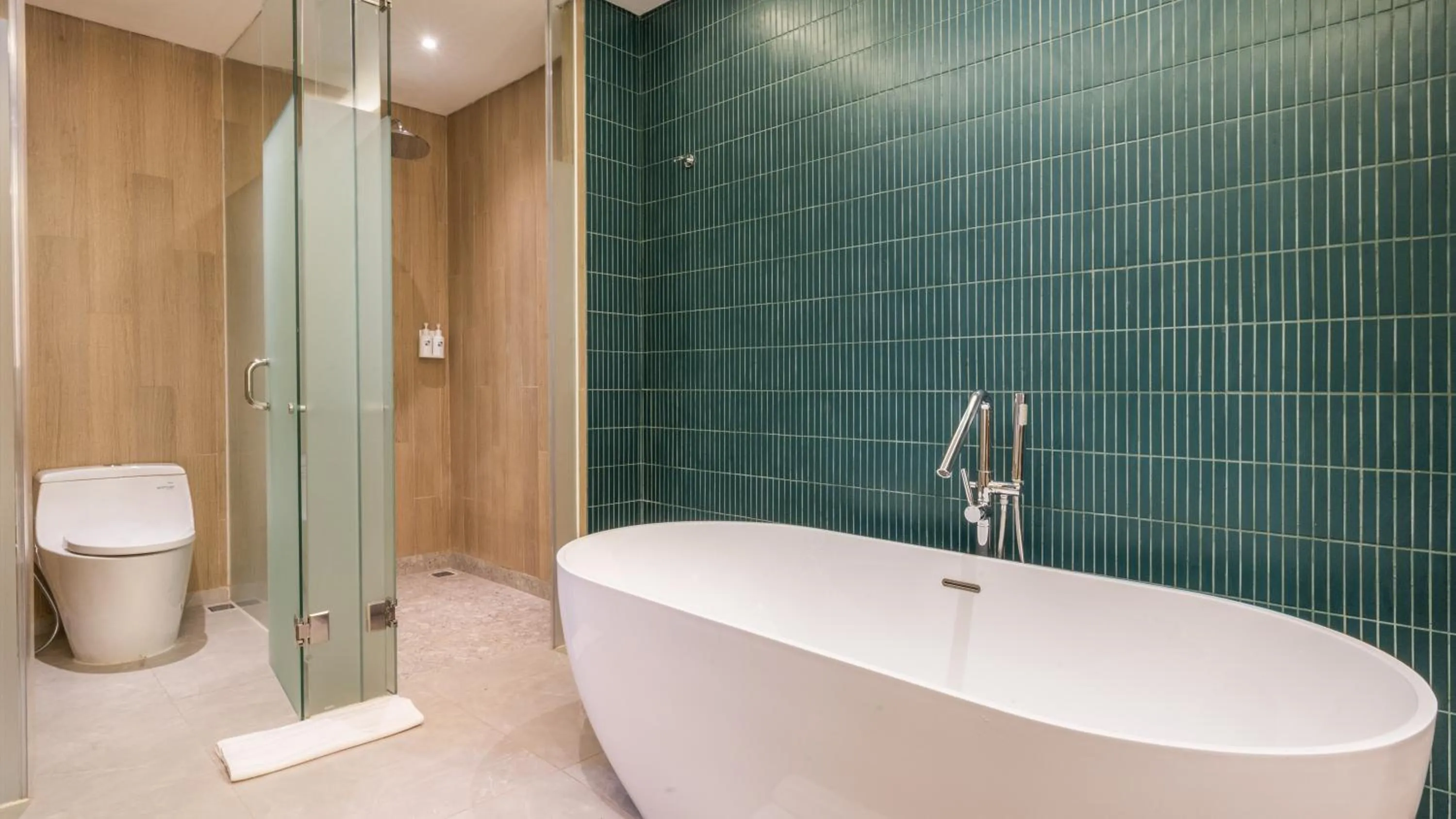 Shower in Swiss-Belinn Indramayu