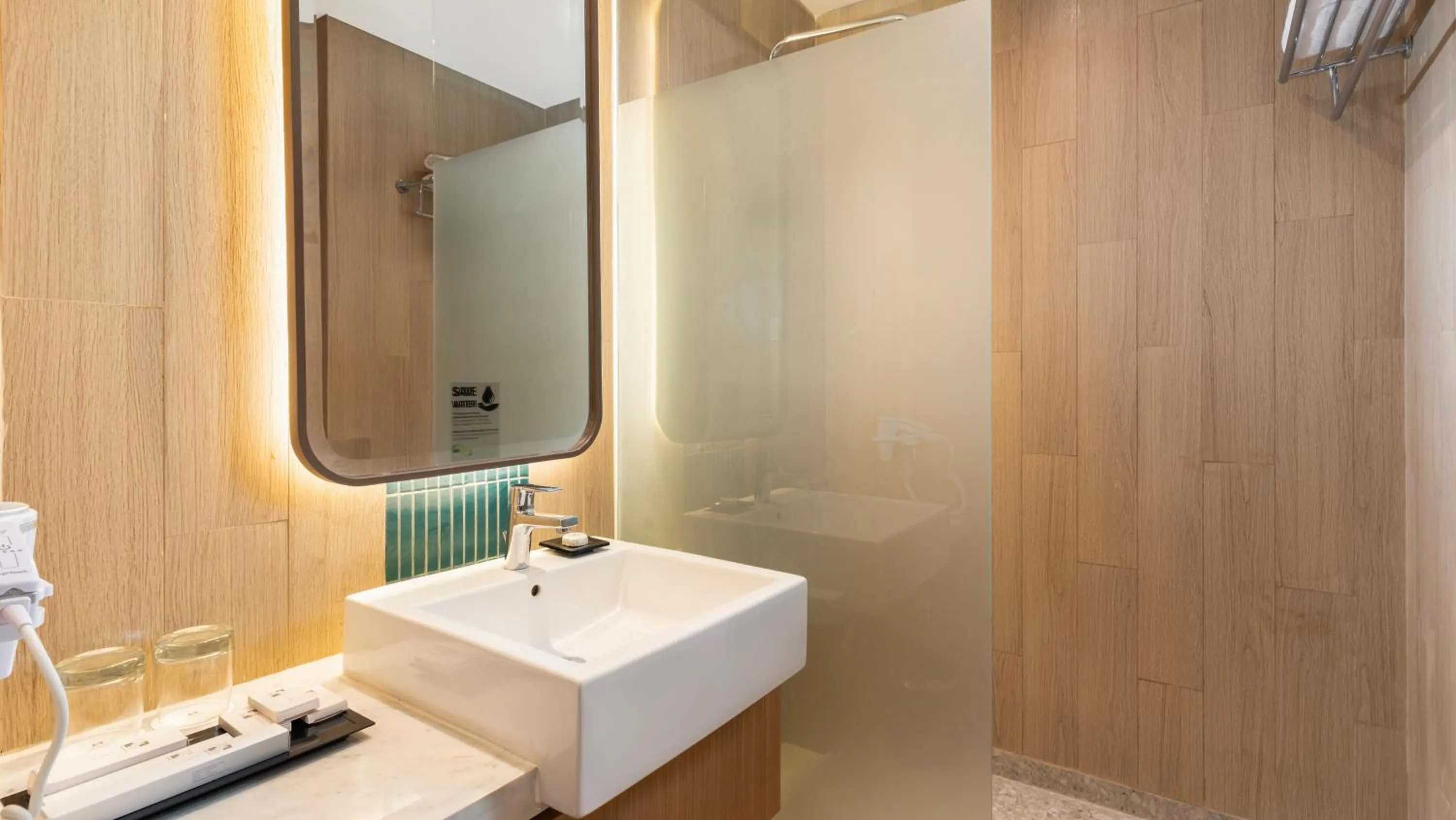 Shower in Swiss-Belinn Indramayu