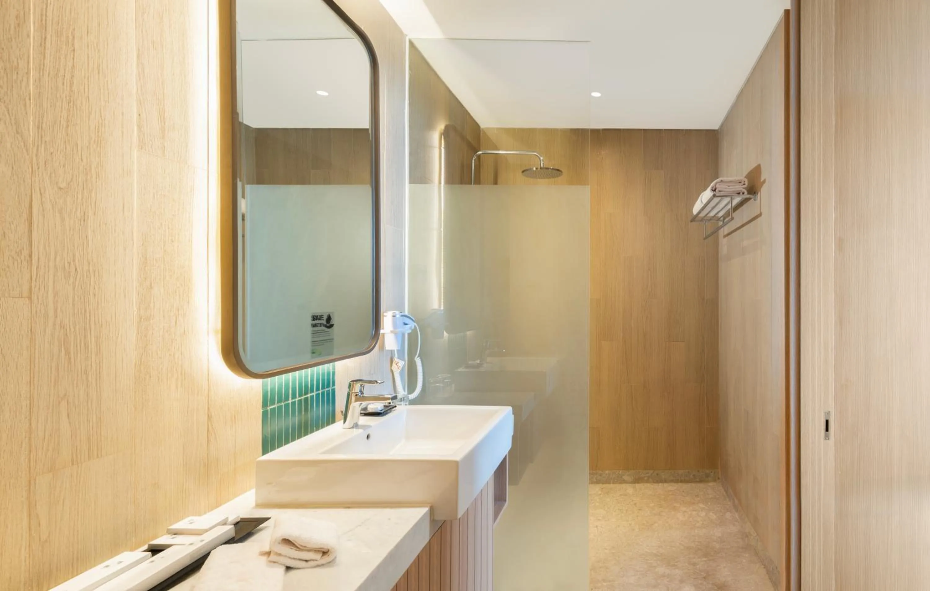 Shower in Swiss-Belinn Indramayu