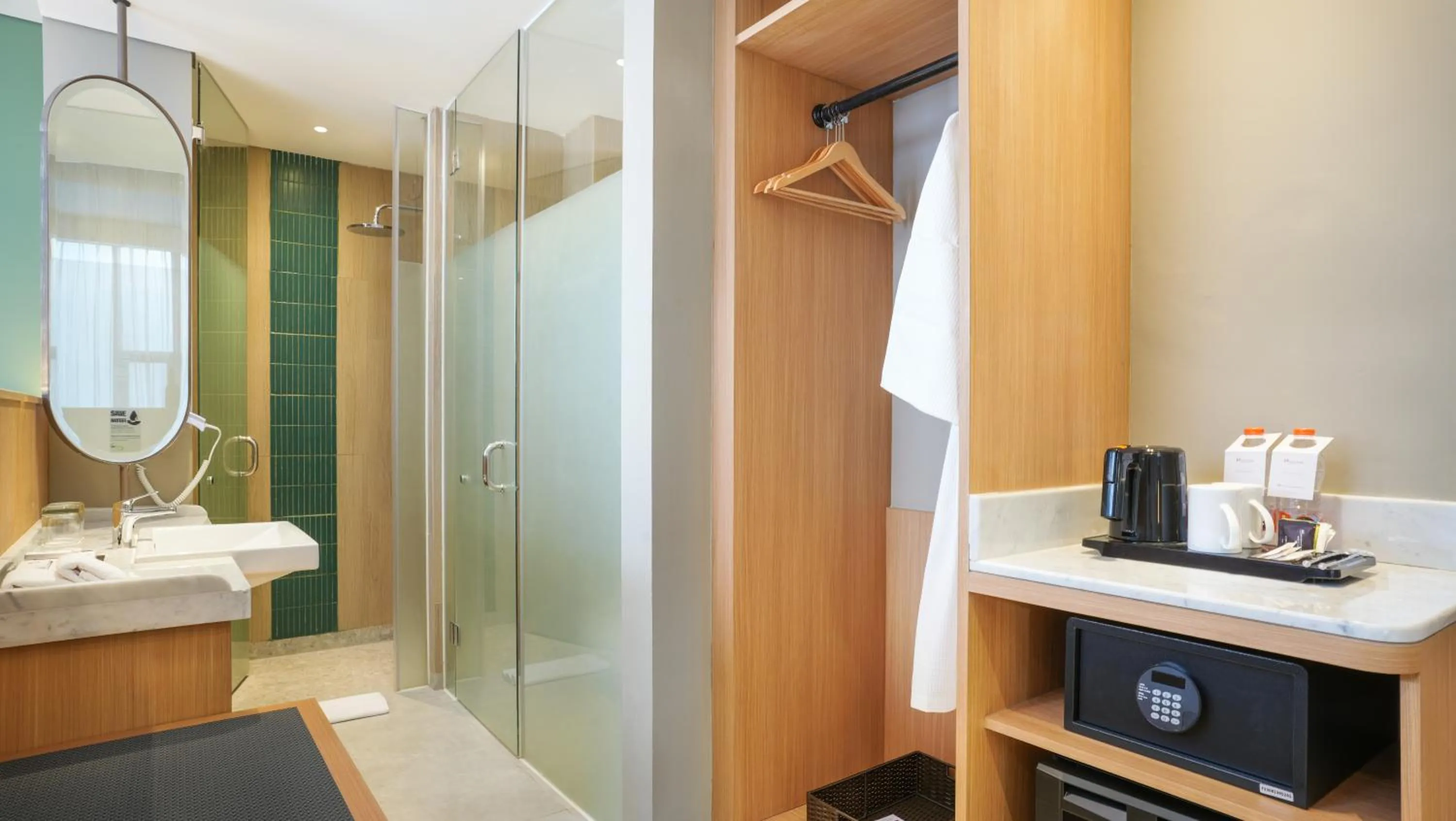 Shower, Bed in Swiss-Belinn Indramayu