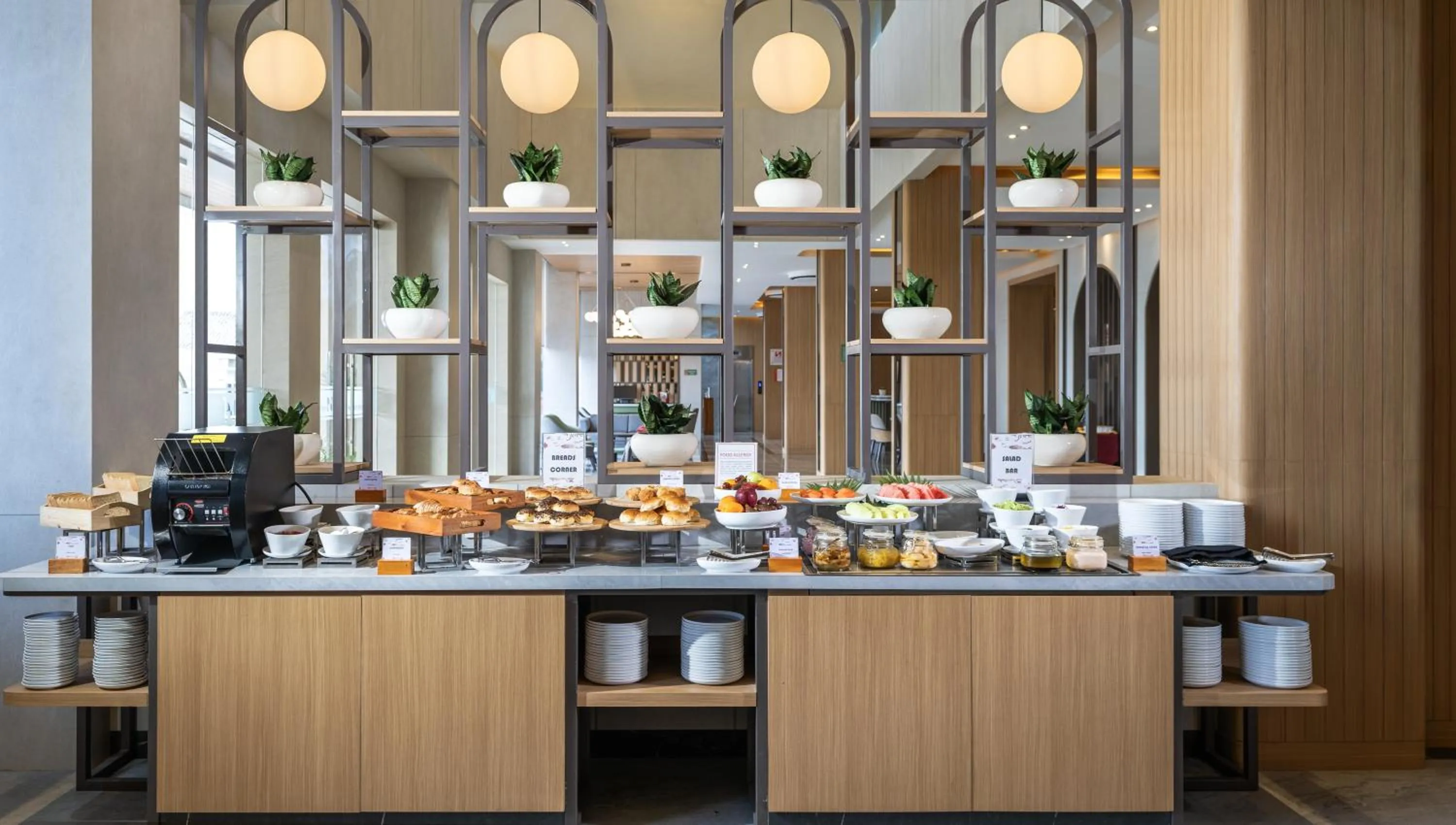 Restaurant/places to eat in Swiss-Belinn Indramayu