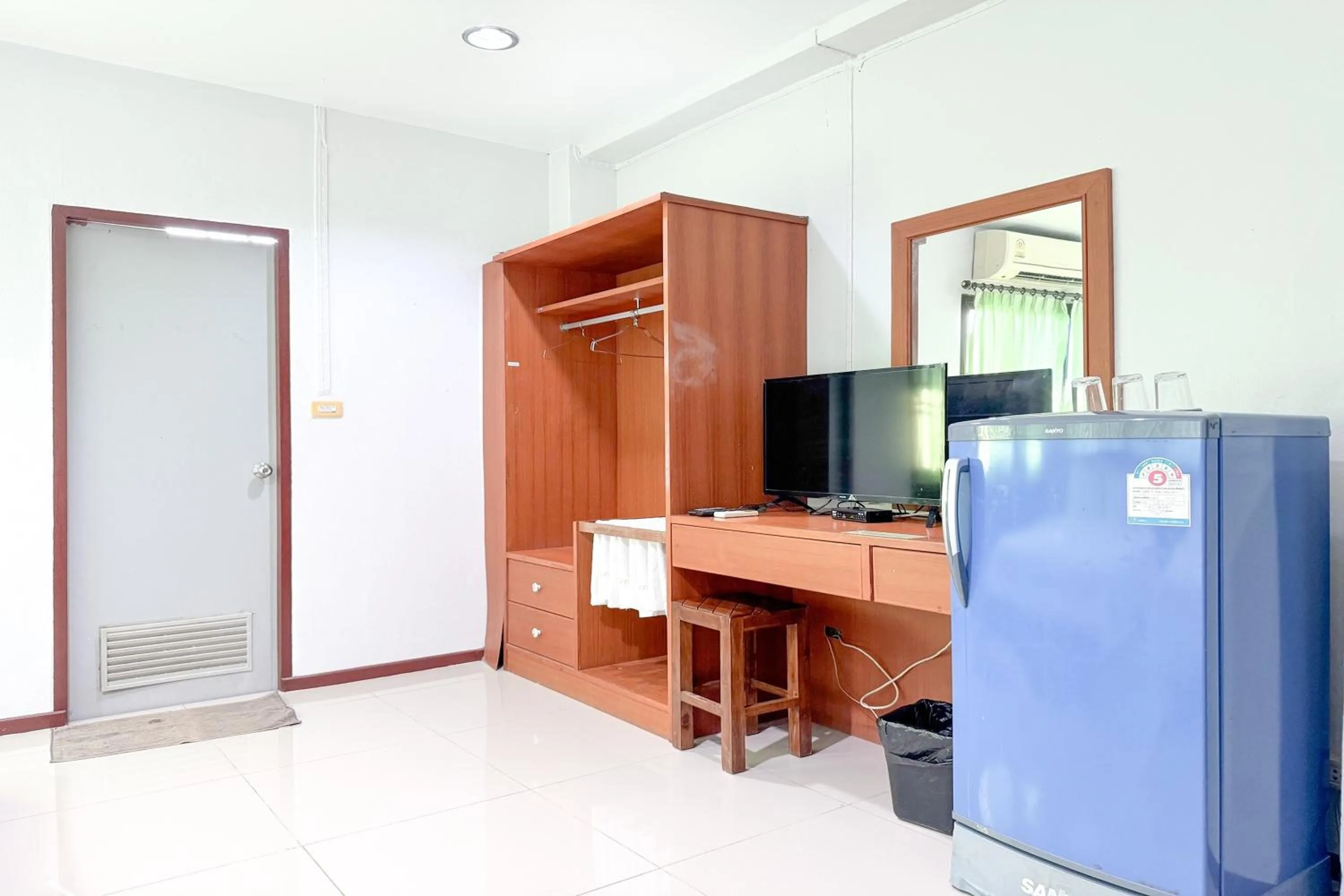 Communal lounge/ TV room in Jitrawadee Hotel