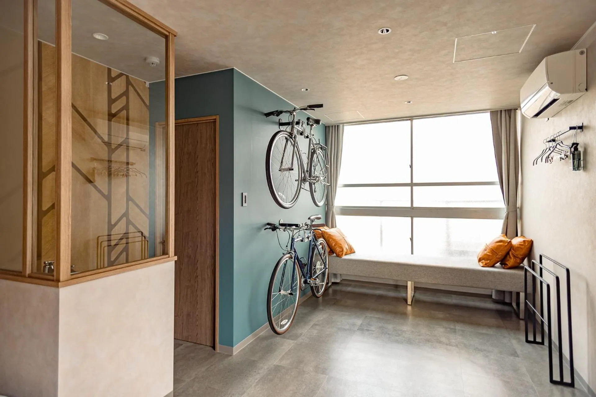 Photo of the whole room in Onomichi Club