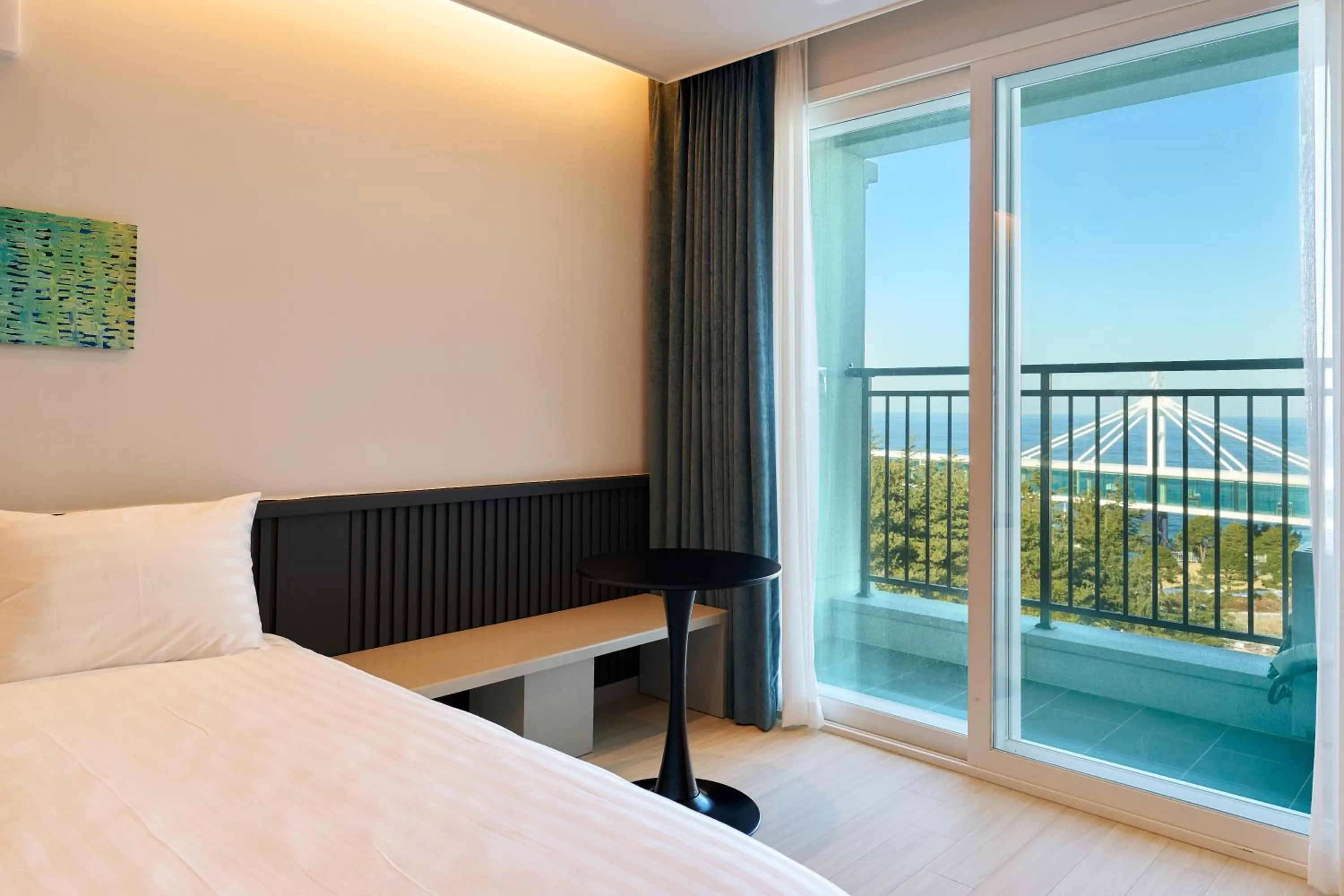 Balcony/Terrace, Bed in Hotel Sollavue