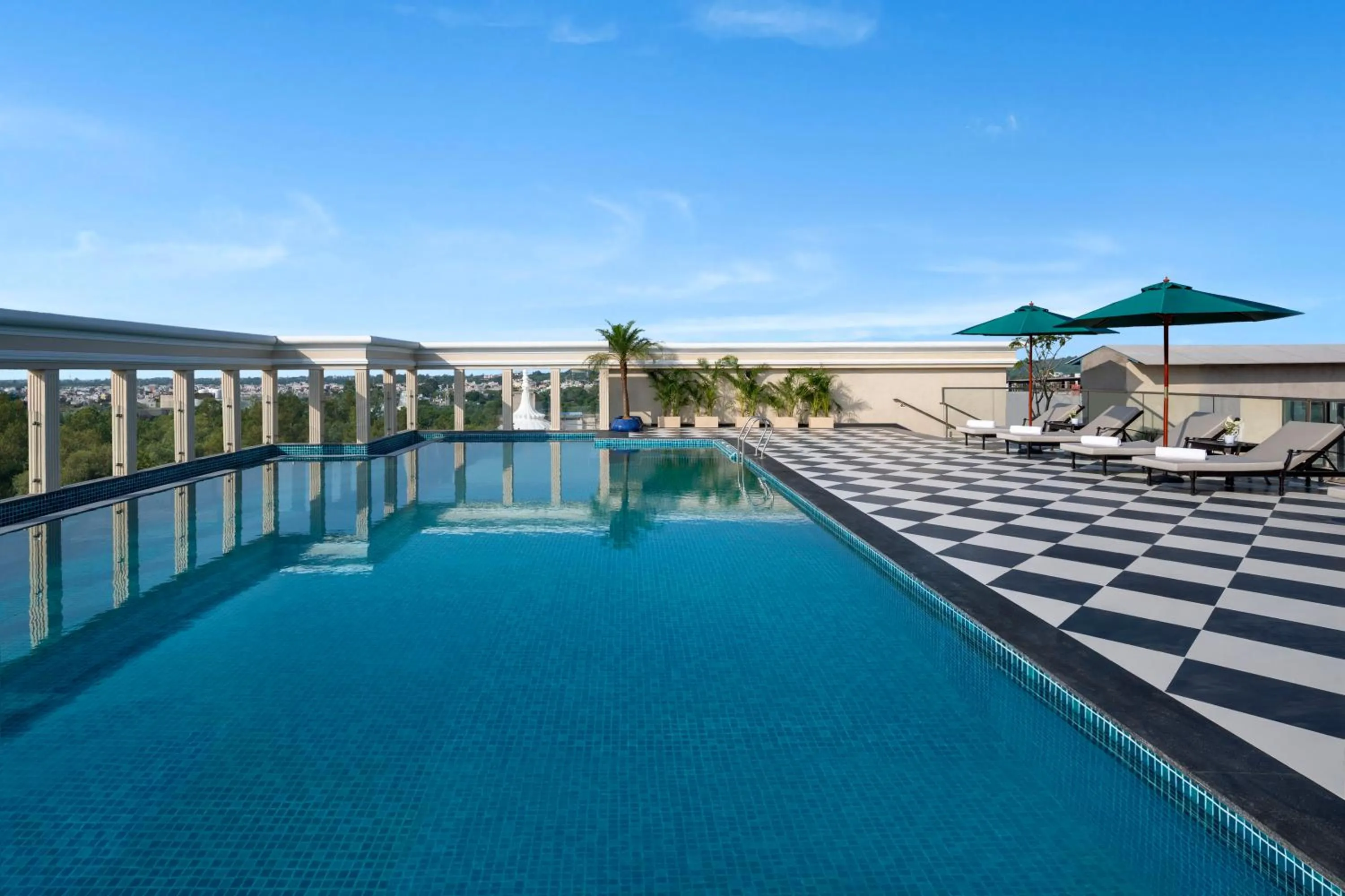 Swimming pool in Welcomhotel By ITC Hotels, Jabalpur