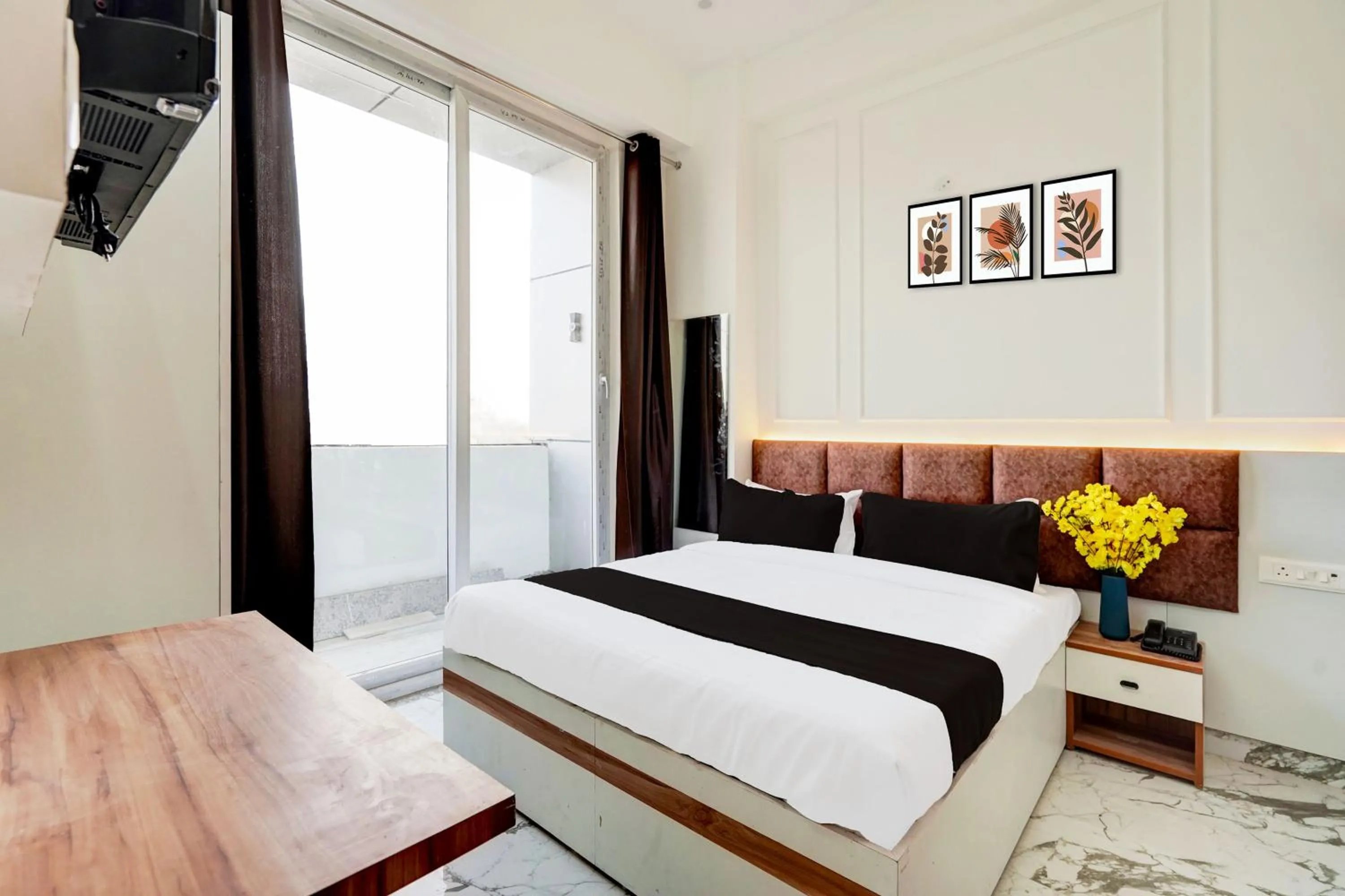 Bedroom, Bed in Super Collection O Surajpur Chowk Greater Noida