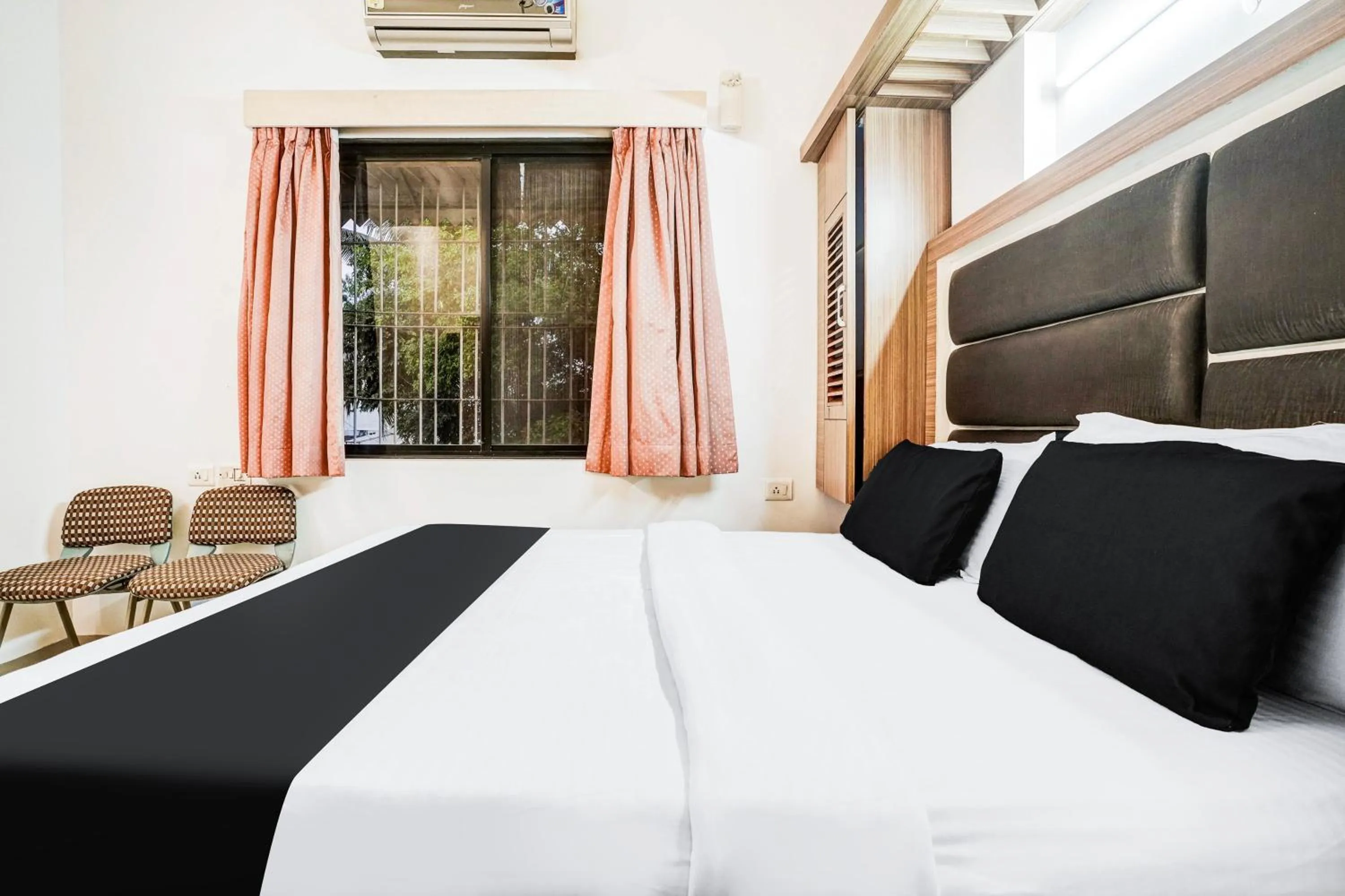 Bedroom, Bed in Super Hotel O Nashik