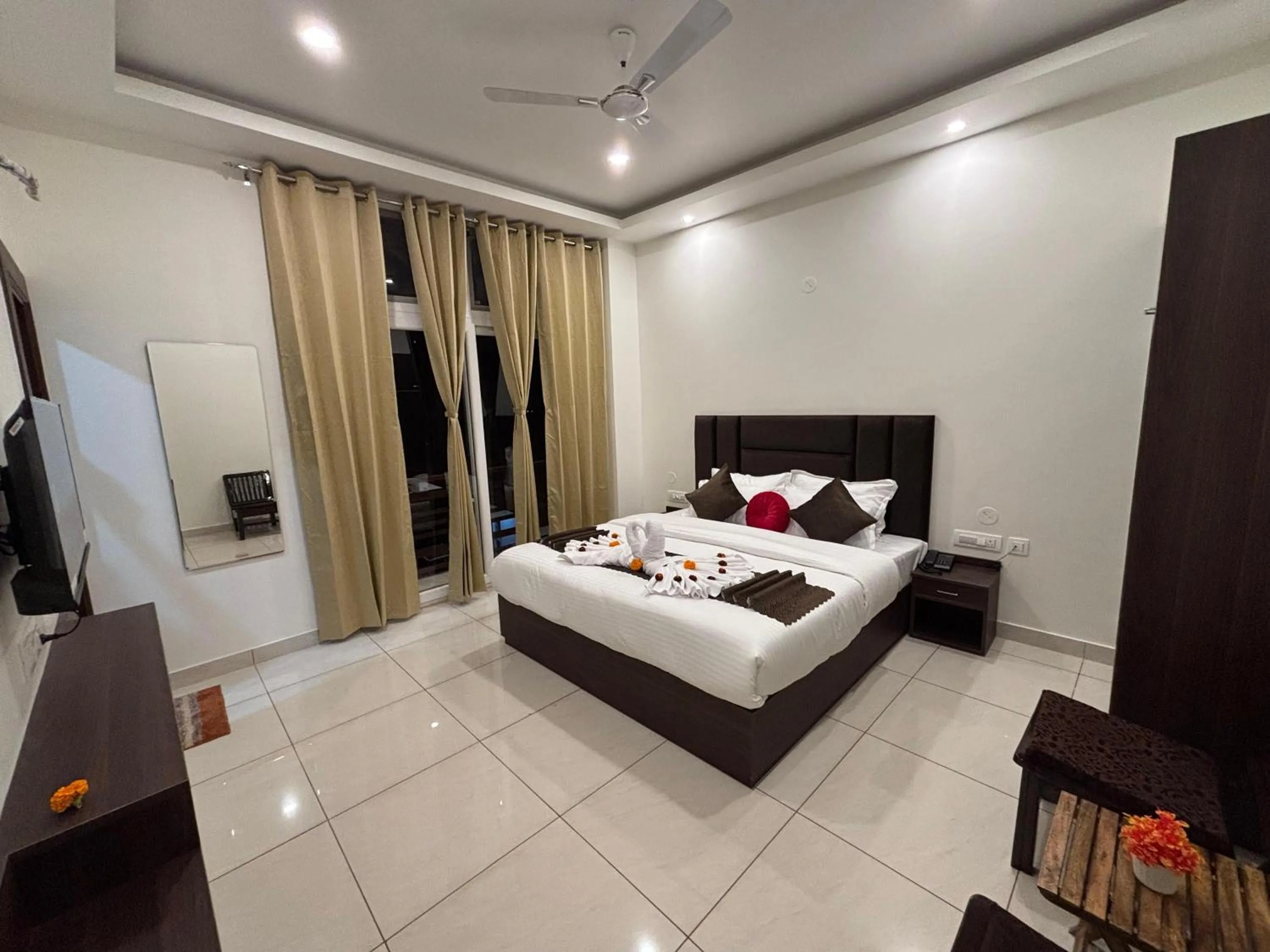 Bedroom, Bed in Hotel Rewalsar Heights