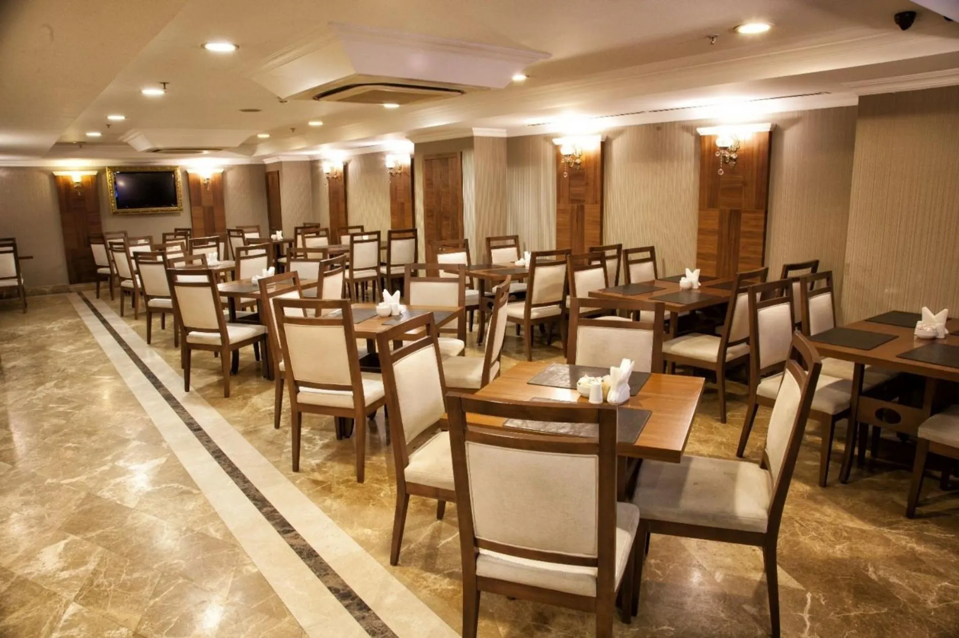 Restaurant/places to eat in Aven Hotel